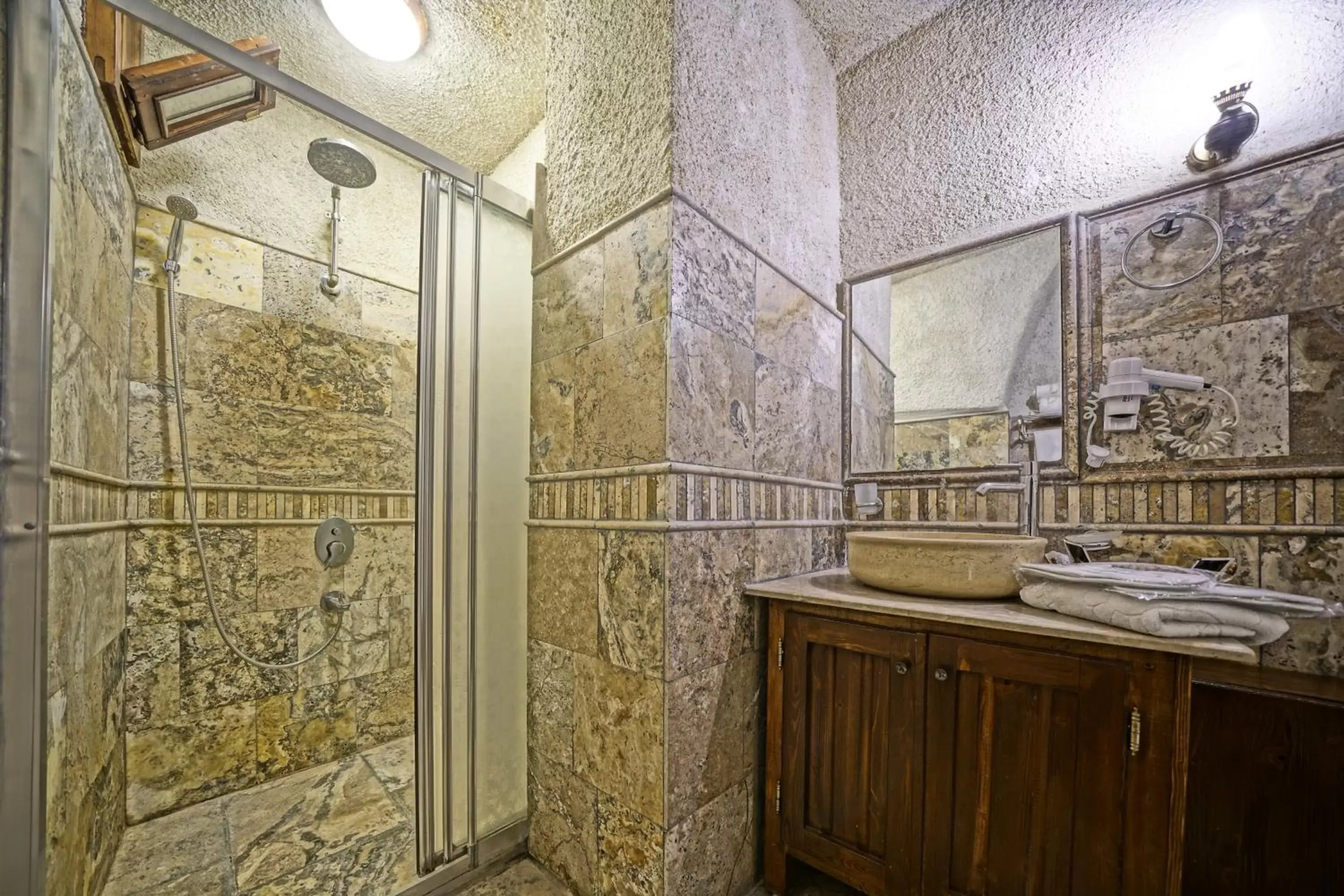 Bathroom in Maccan Cave Hotel