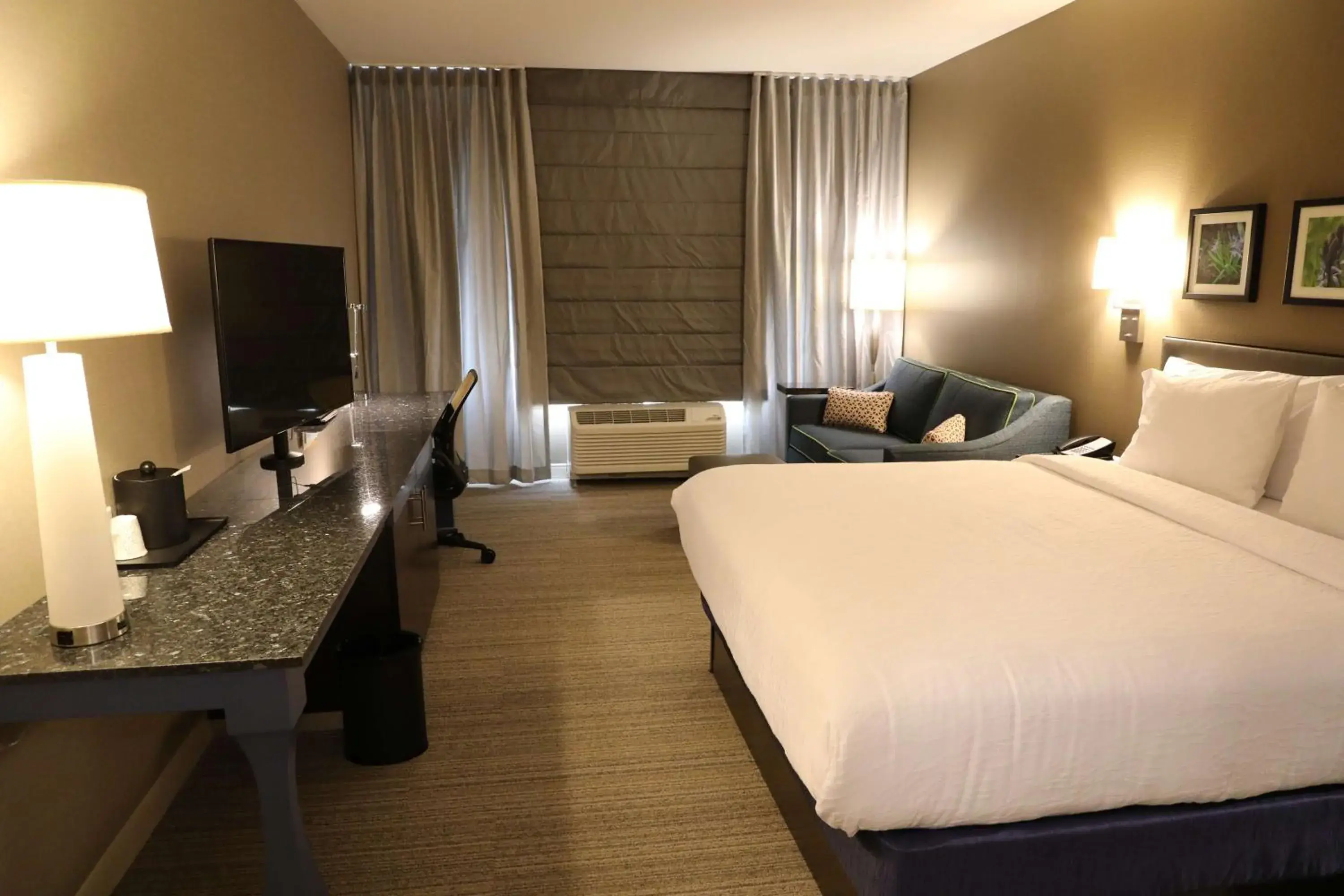 Bedroom, Bed in Hilton Garden Inn Austin Airport