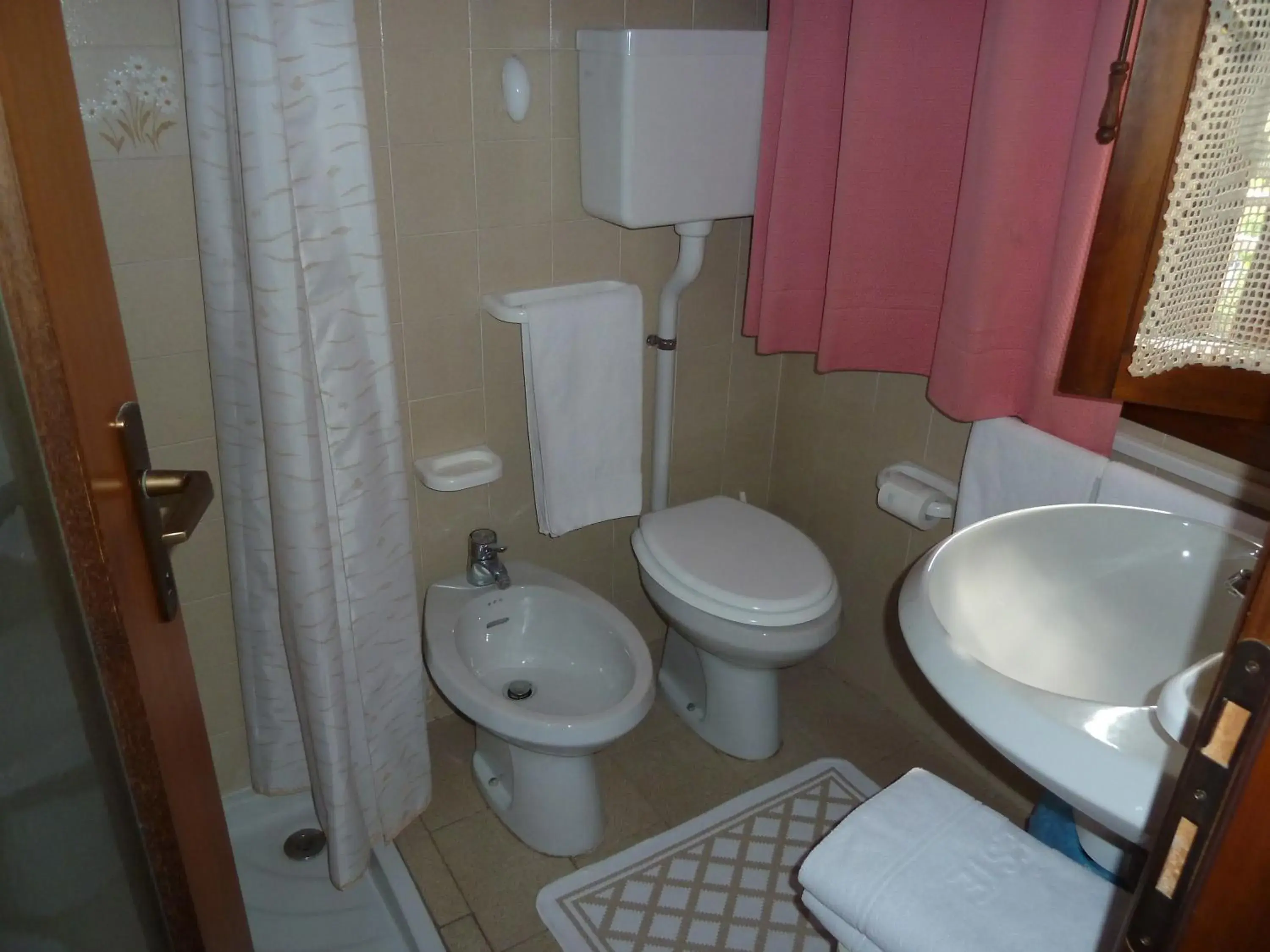 Bathroom in Albergo Casa Este