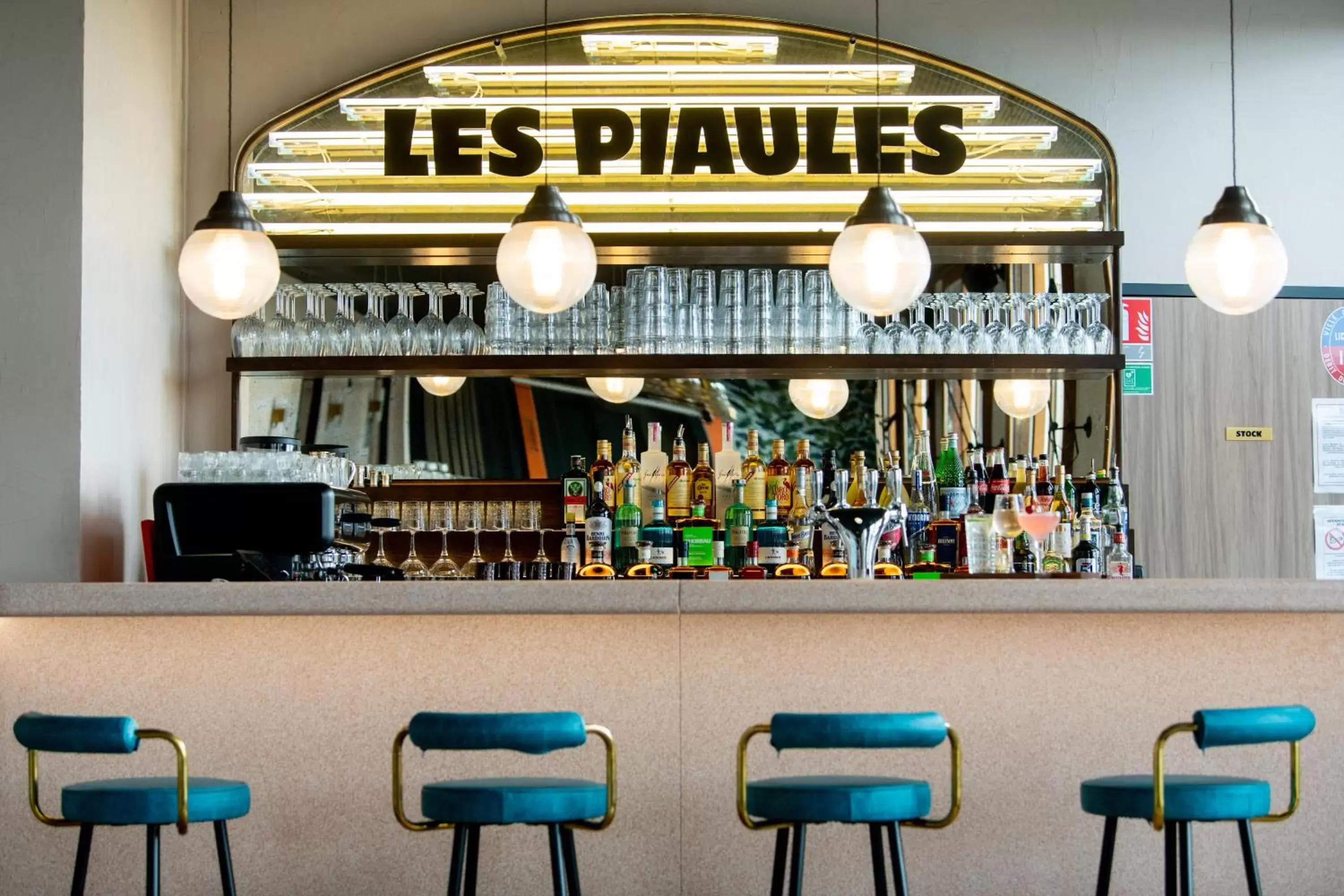 Restaurant/places to eat, Lounge/Bar in The People - Paris Nation