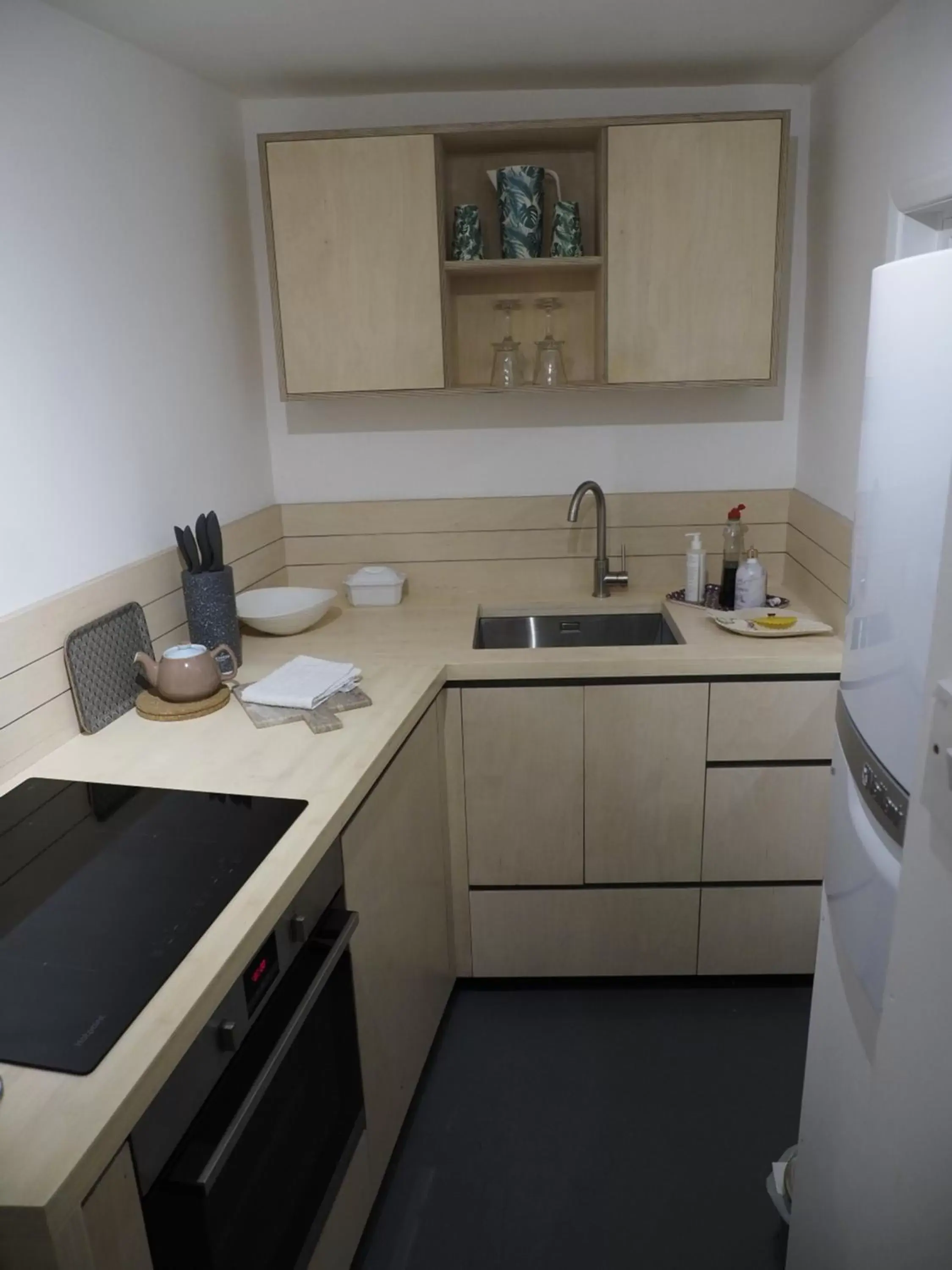 Kitchen/Kitchenette in Montys Accommodation
