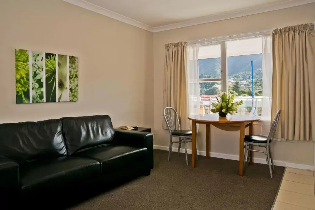 Day, Seating Area in Picton Accommodation Gateway Motel