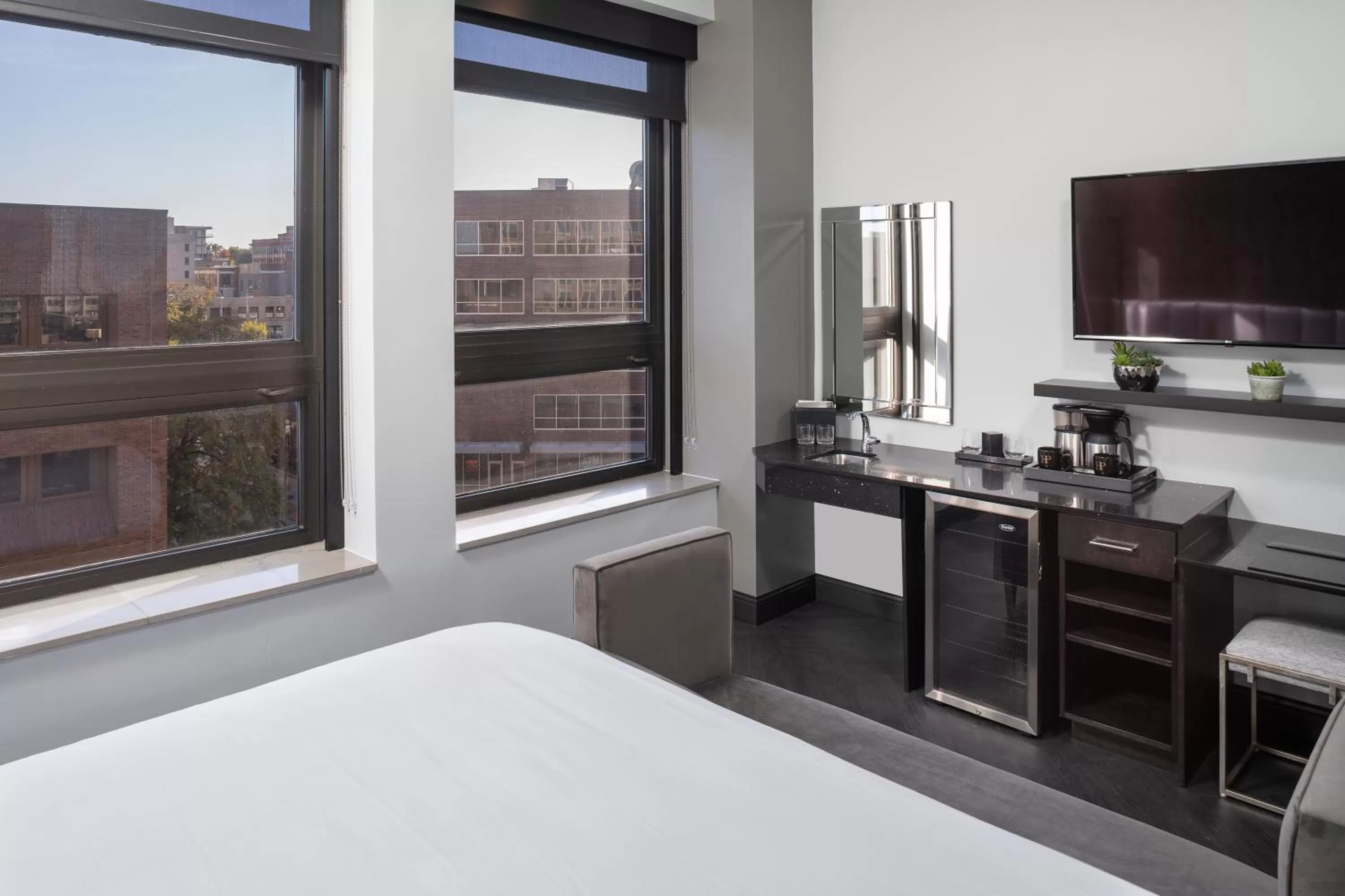 City view, Bed in Hotel On Phillips