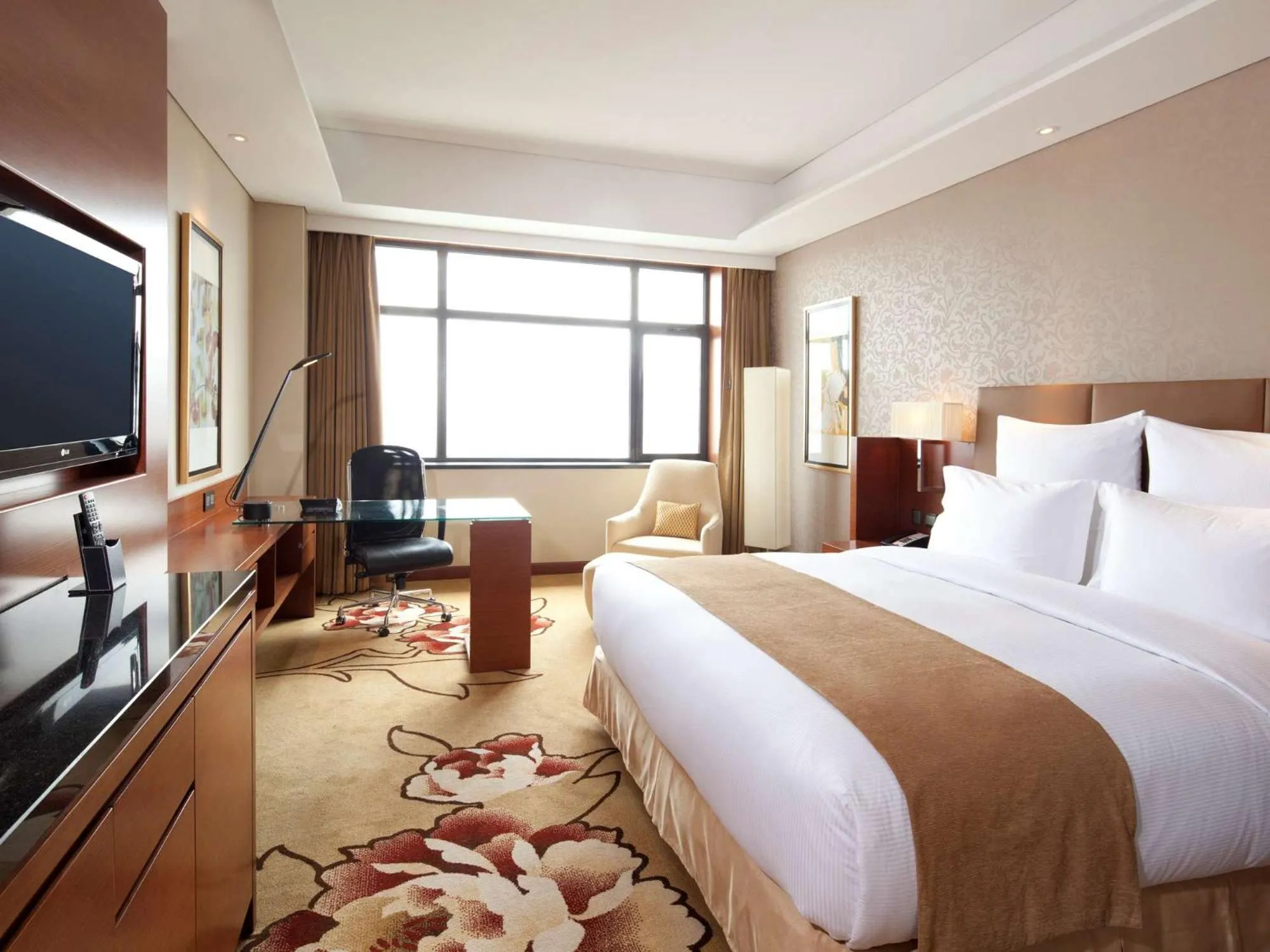 Bed in DoubleTree by Hilton Shenyang