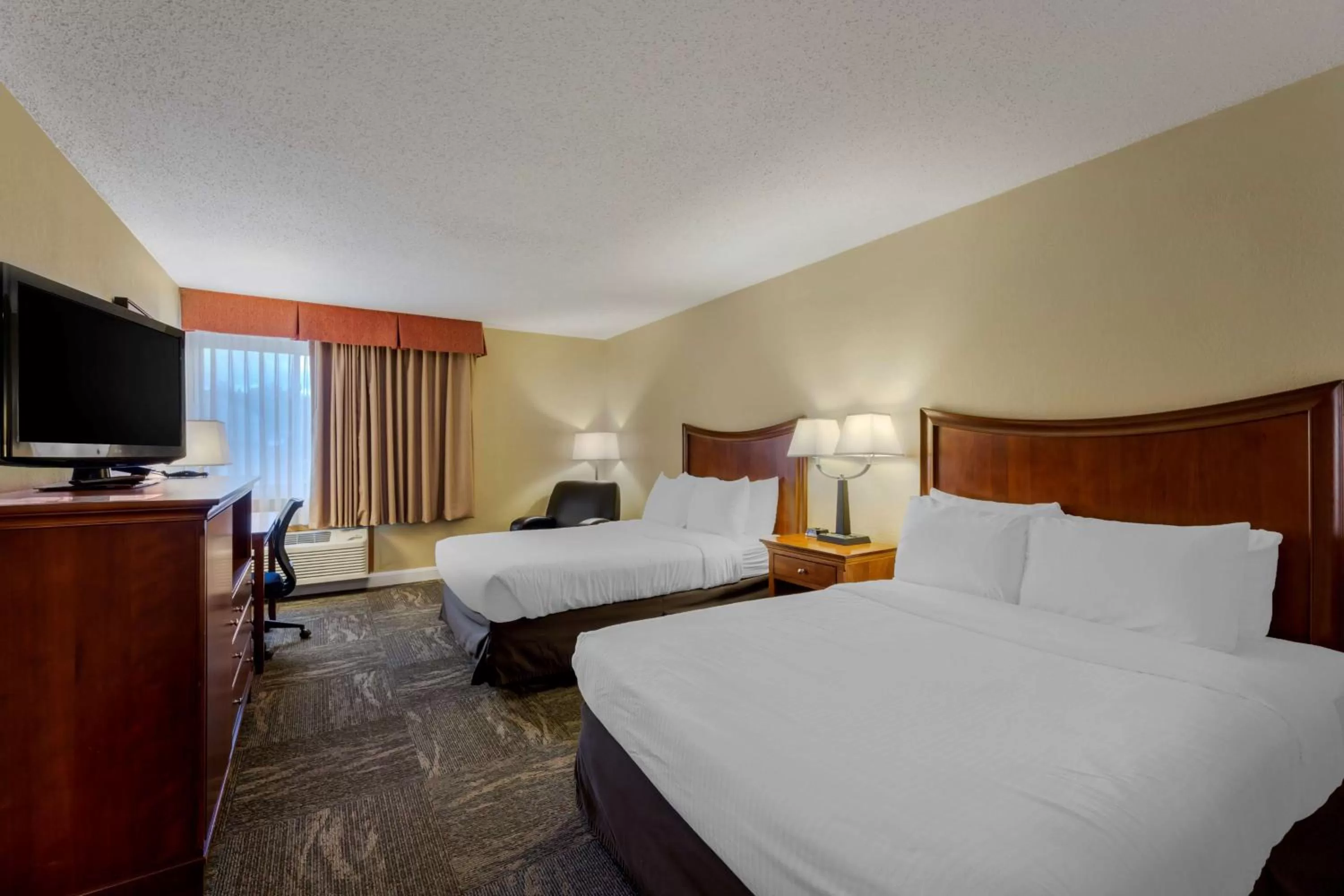 Bedroom, Bed in Best Western Plus Wooster Hotel & Conference Center