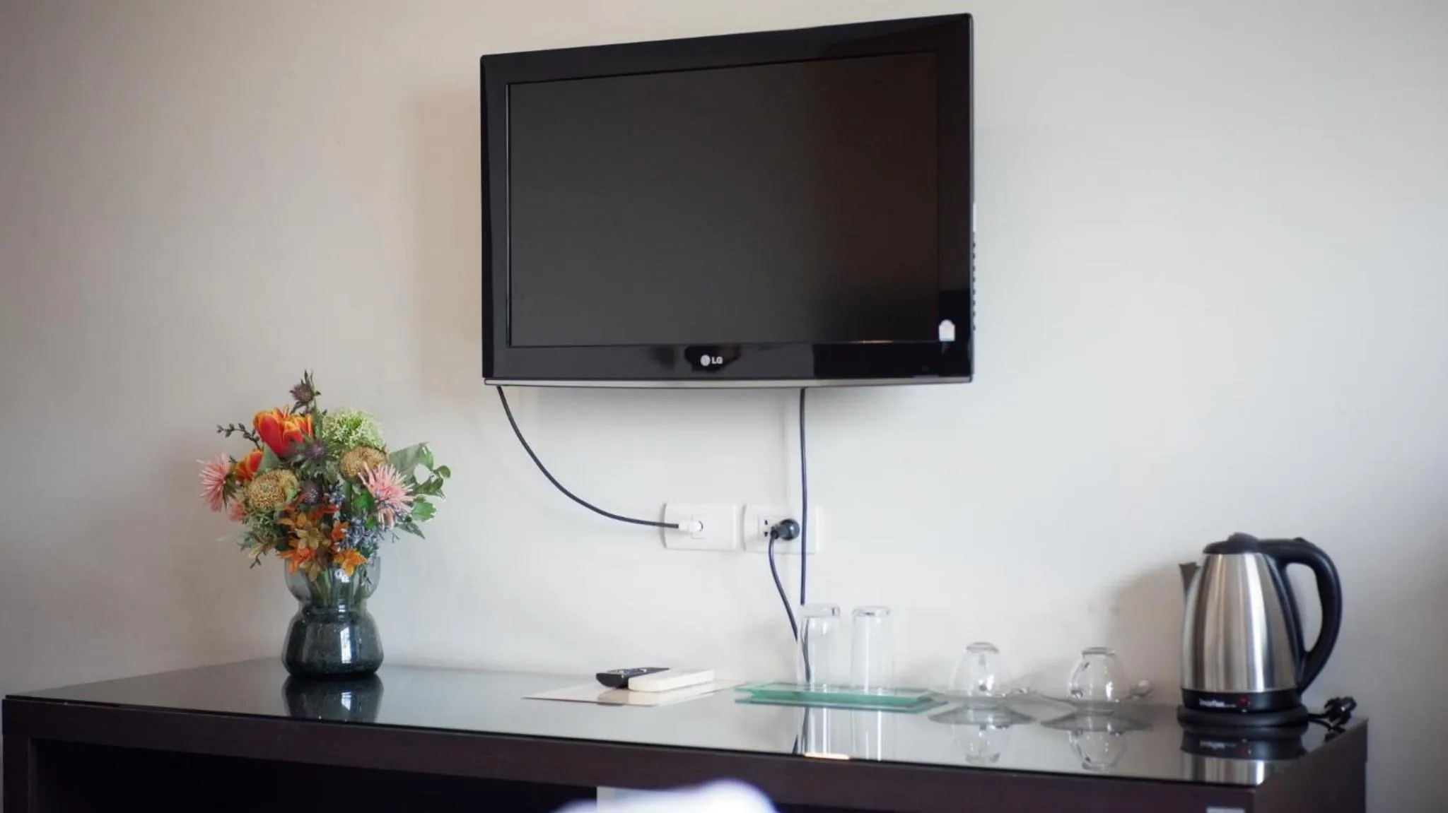 TV and multimedia, TV/Entertainment Center in 14 Living