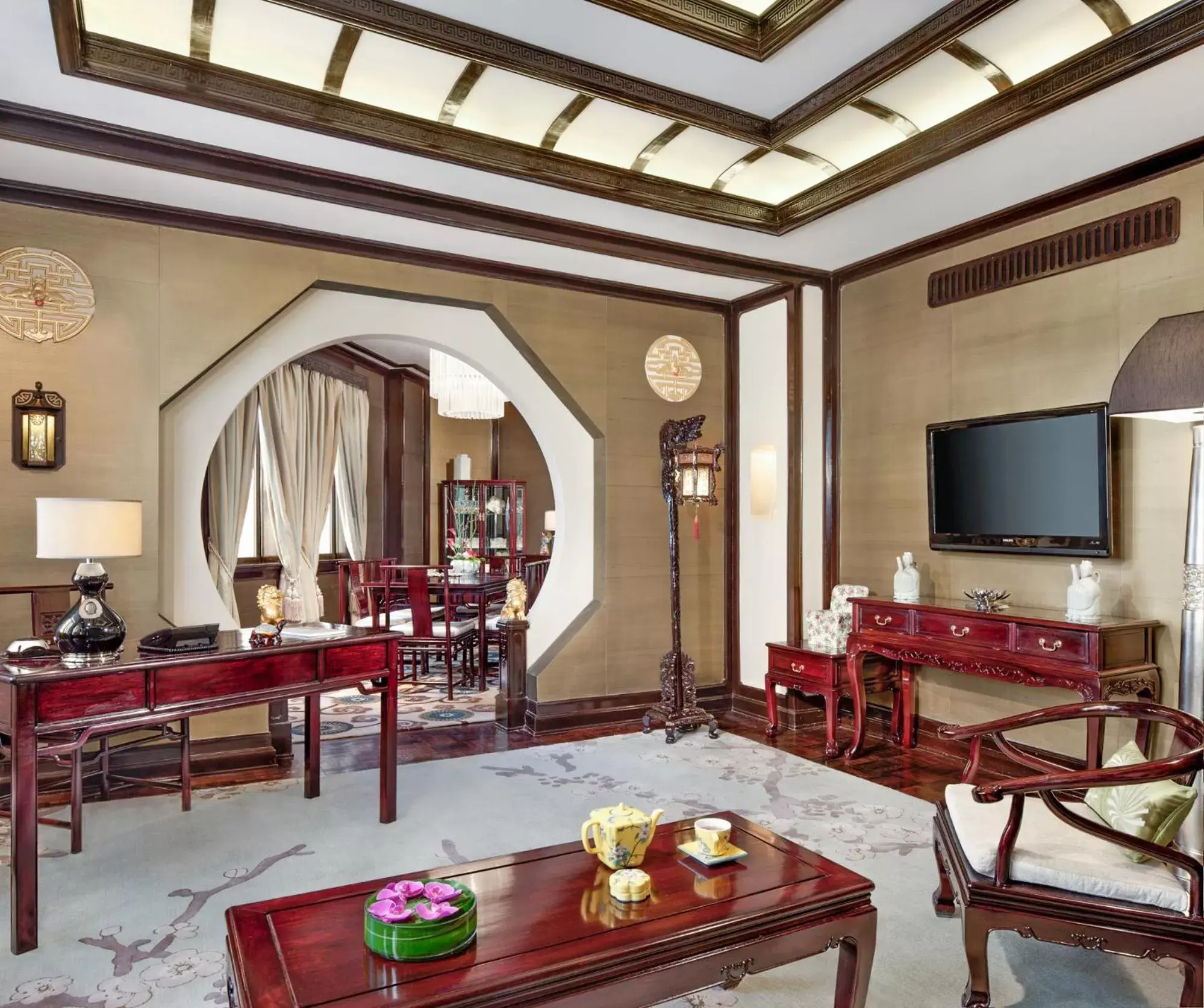 Living room, Restaurant/Places to Eat in Fairmont Peace Hotel On the Bund (Start your own story with the BUND)