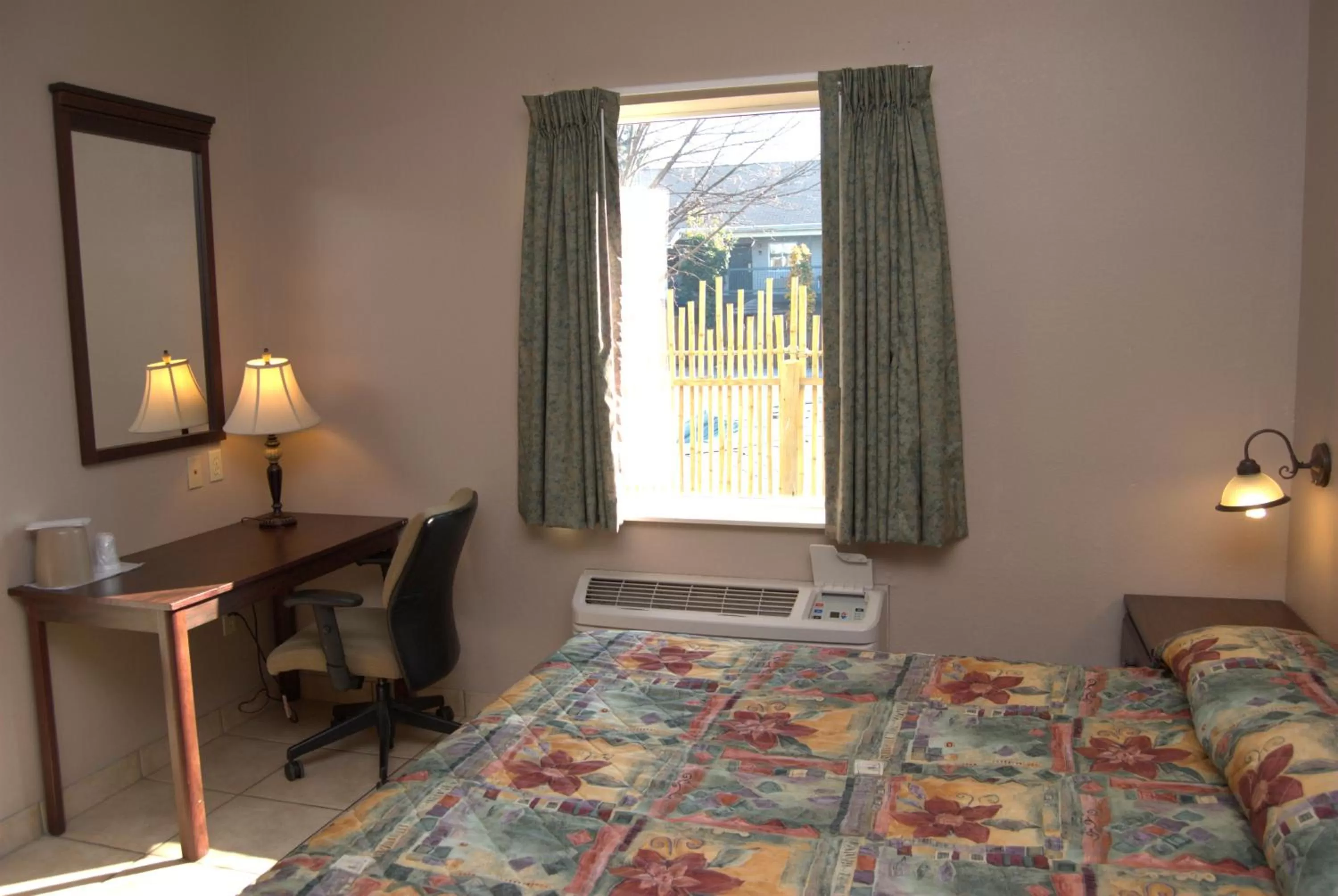 Photo of the whole room, Room Photo in Commodore Resort