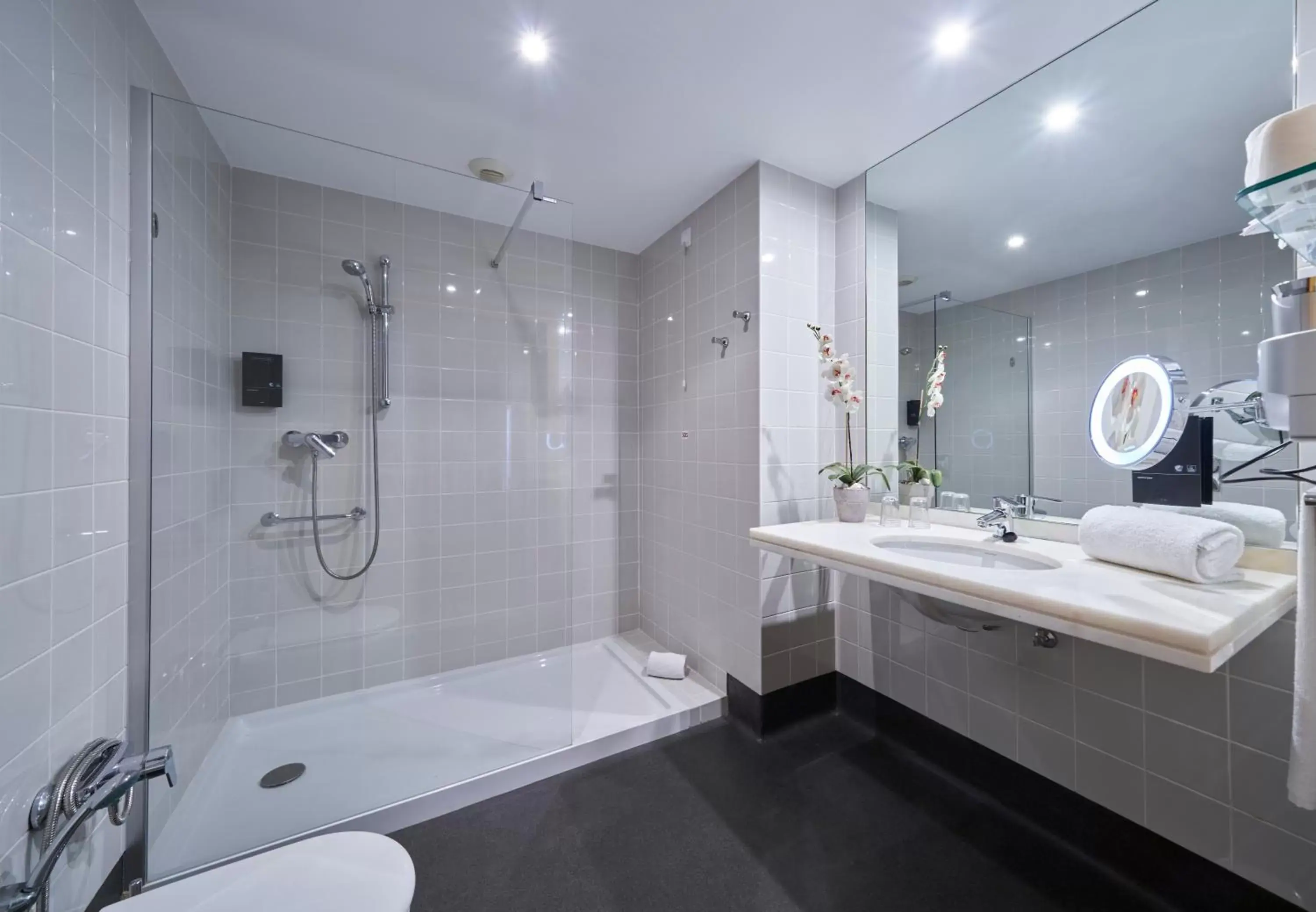 Bathroom in Golden Residence Hotel