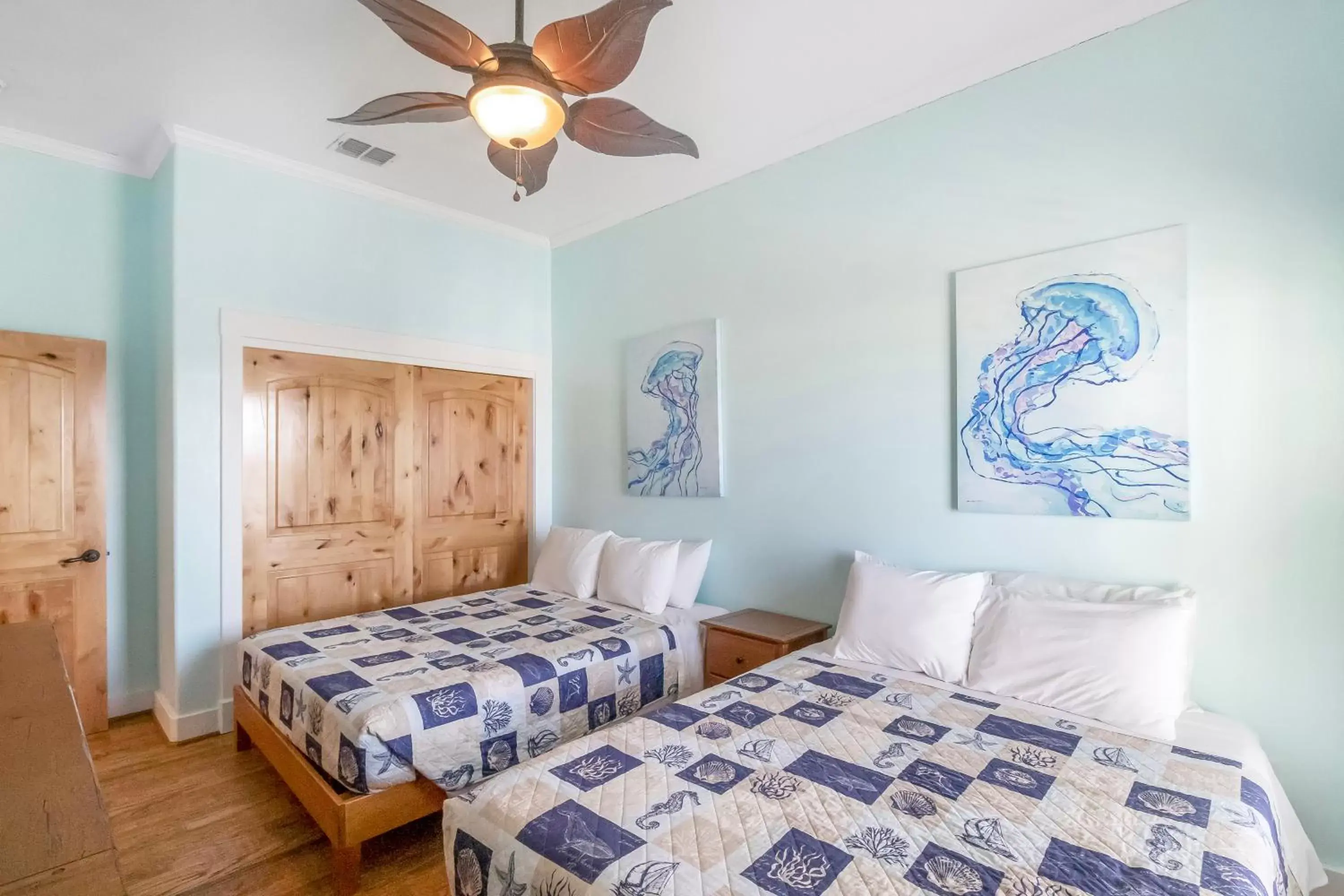 Bedroom, Bed in Tropic Island Resort