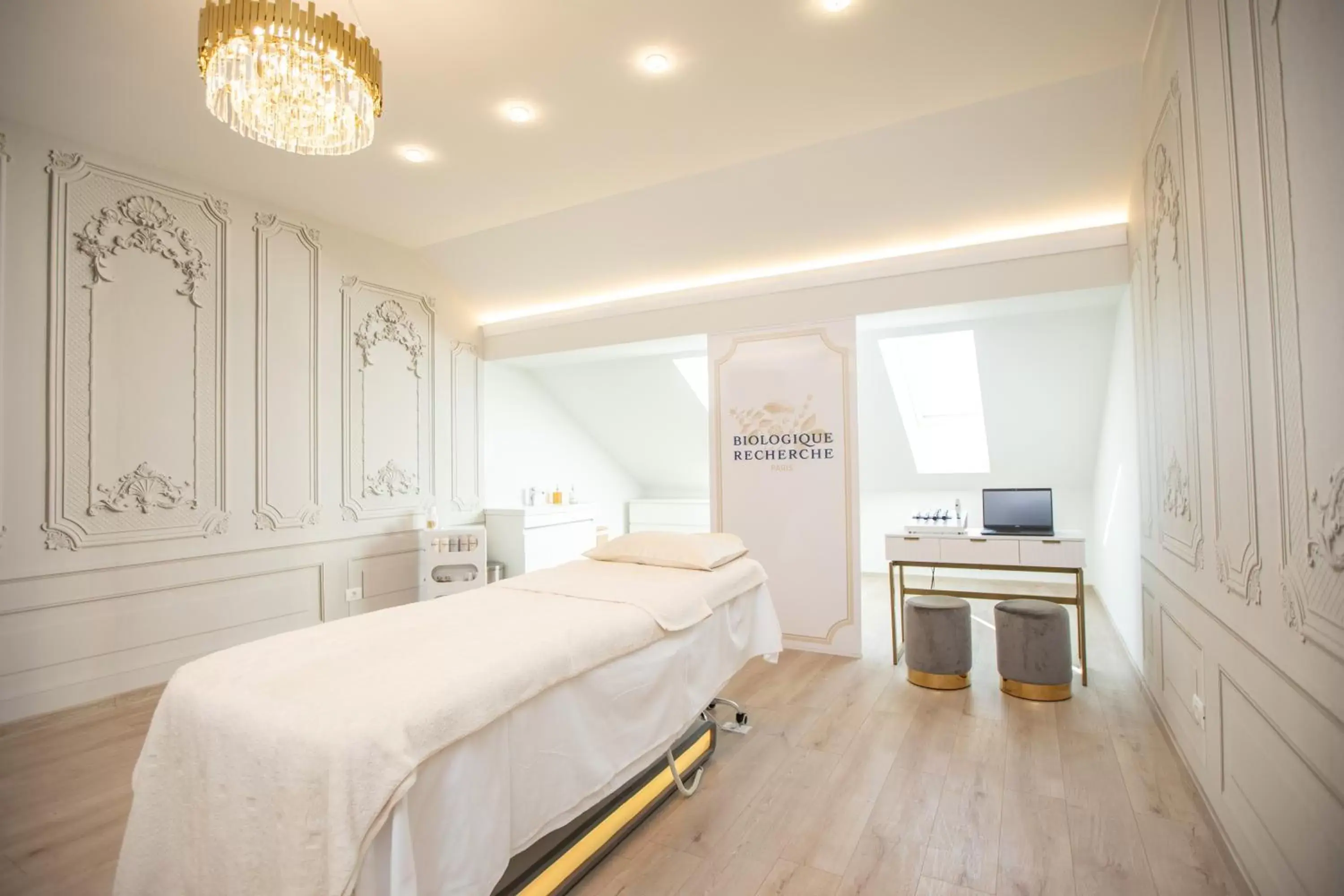 Spa and wellness centre/facilities, Bed in Tresor Le Palais Timisoara, Curio Collection by Hilton Spa and wellness centre/facilities, Bed in Tresor Le Palais Timisoara, Curio Collection by Hilton