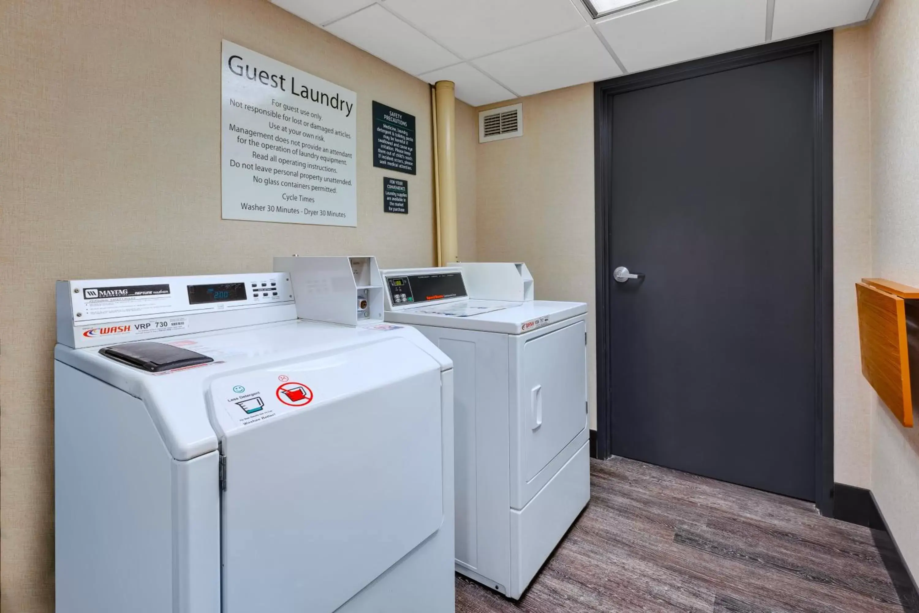 Other, Kitchen/Kitchenette in Holiday Inn Grand Rapids Downtown, an IHG Hotel