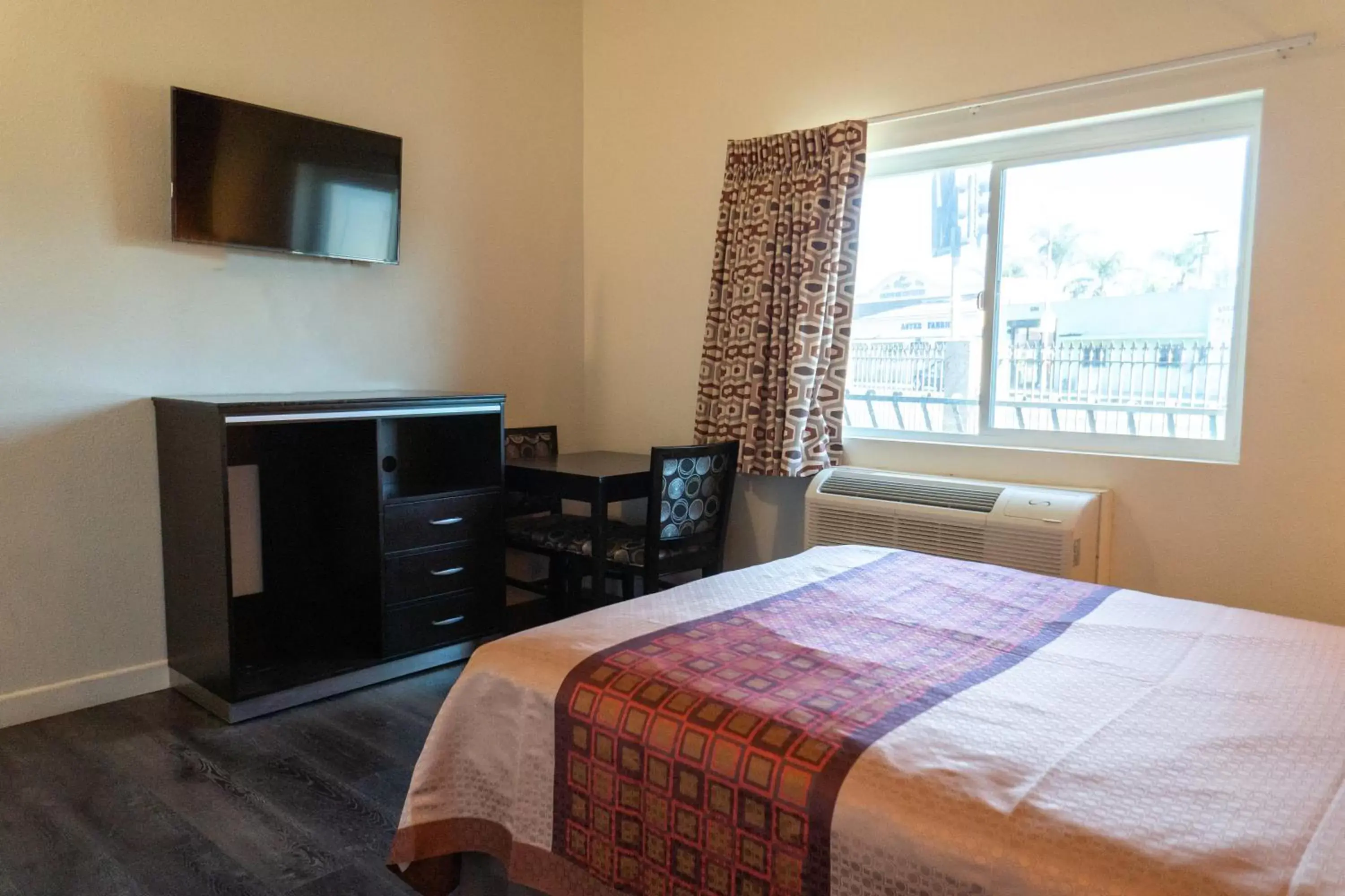 Bed in Maywood Inn Bed in Maywood Inn