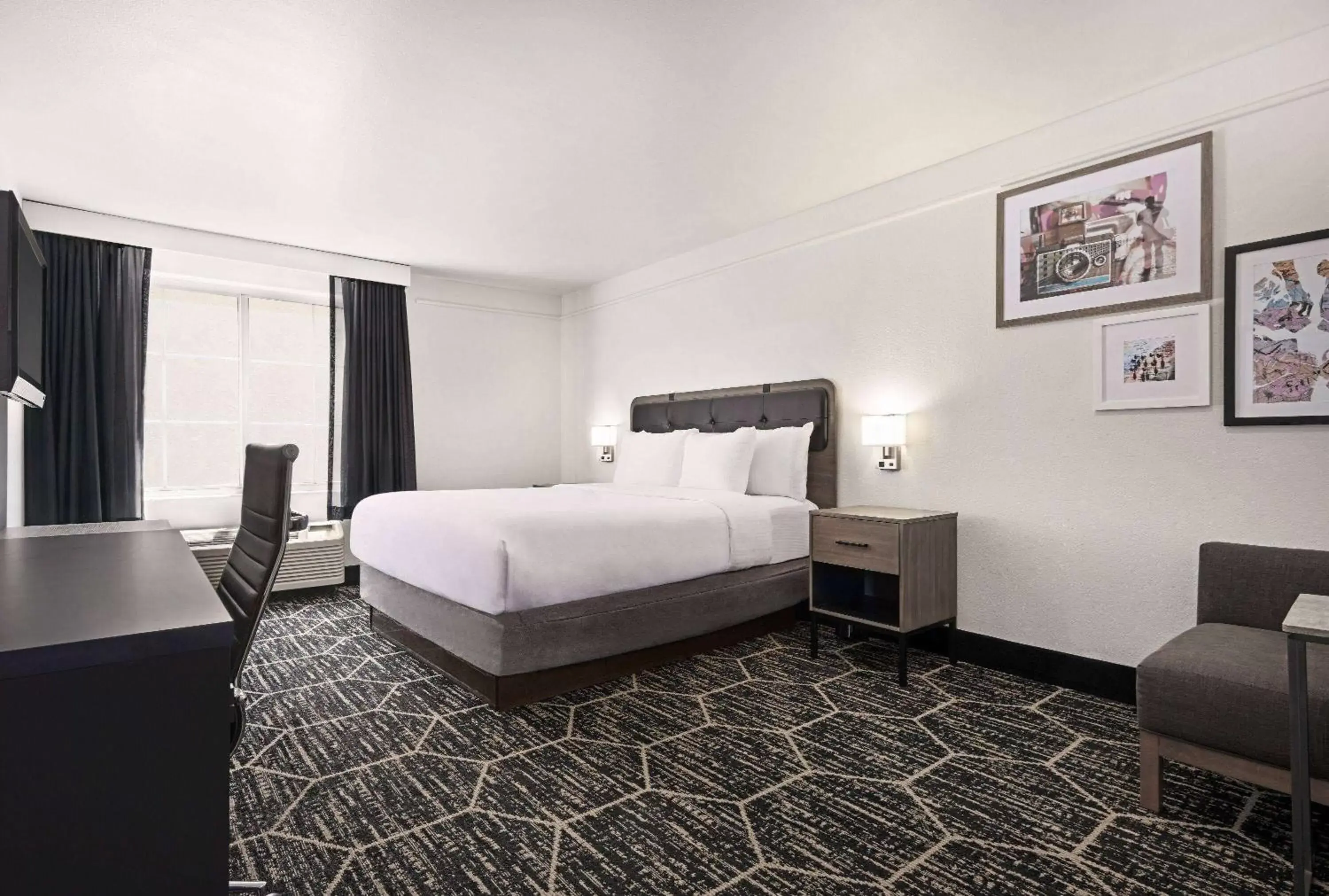 Photo of the whole room, Bed in La Quinta Inn & Suites by Wyndham Hesperia Victorville