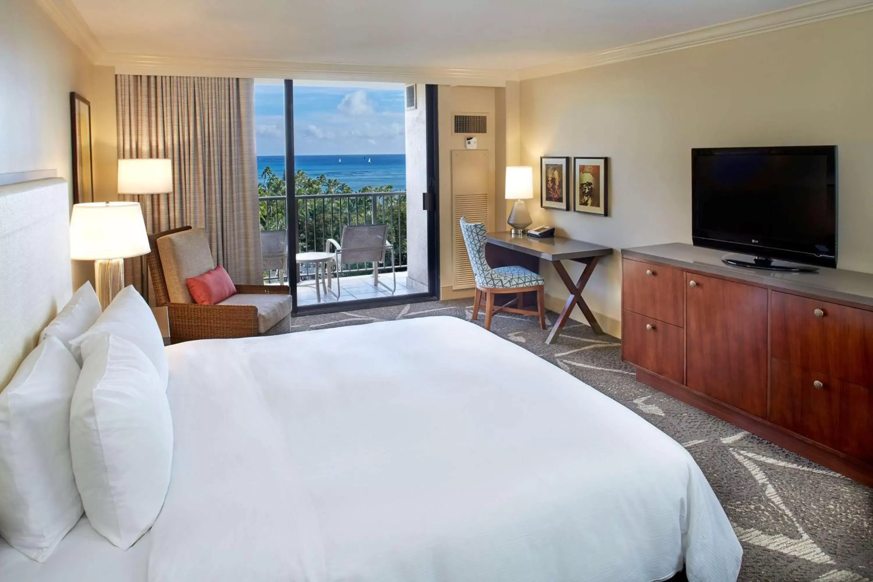 Bedroom in Hilton Hawaiian Village Waikiki Beach Resort