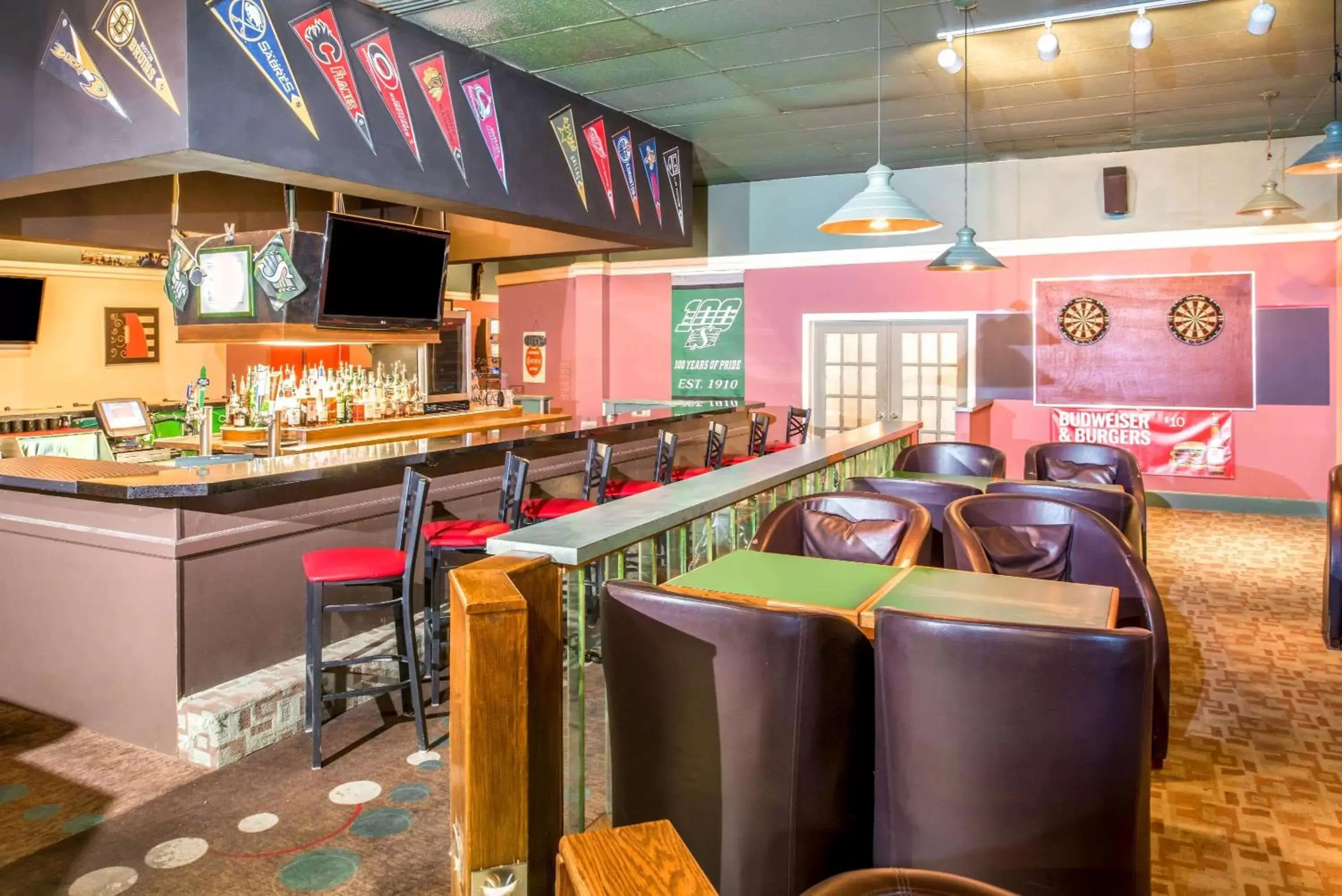 Lounge or bar, Restaurant/Places to Eat in Ramada by Wyndham Saskatoon