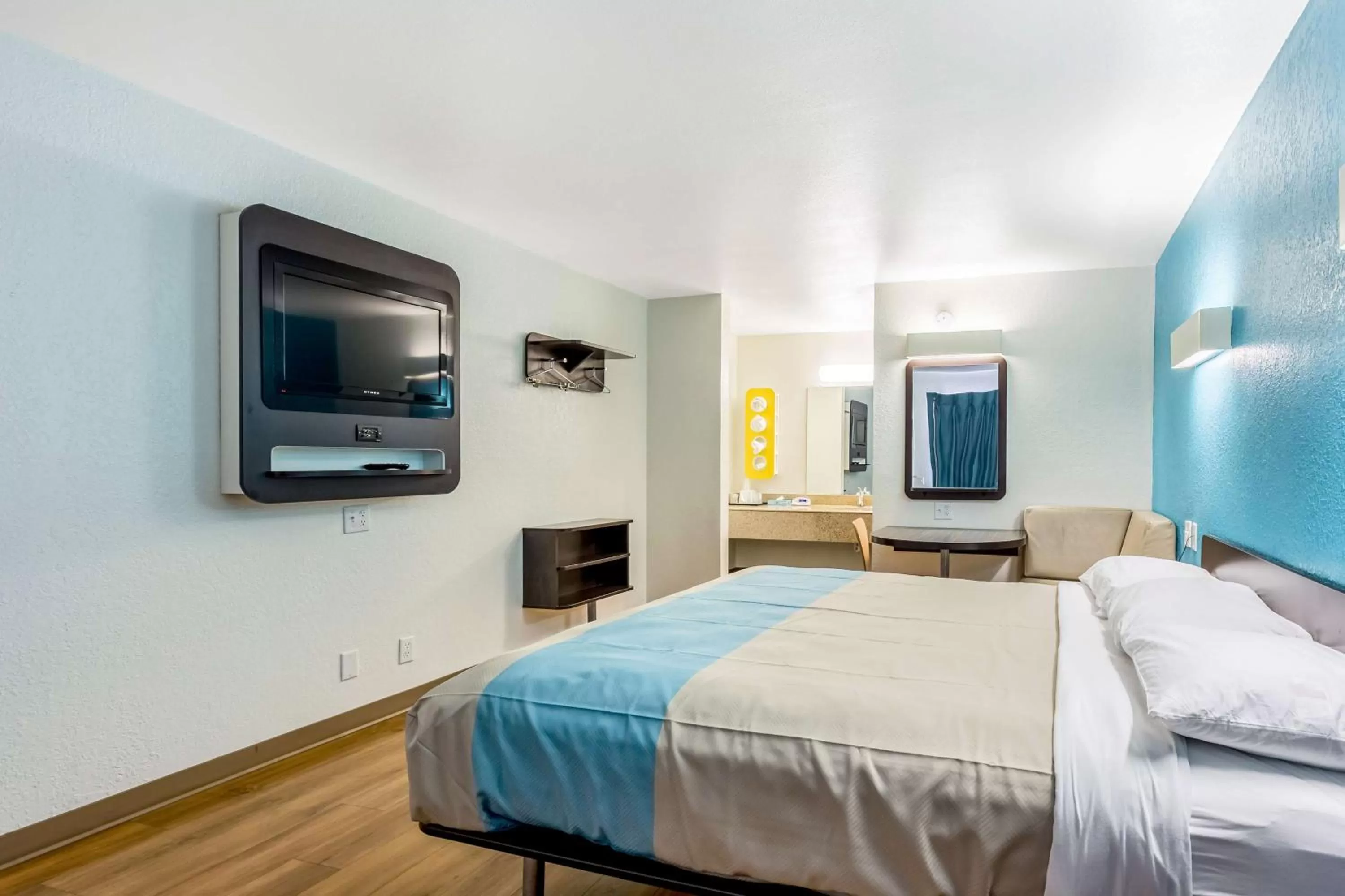 Photo of the whole room, Bed in Motel 6-Bryan, TX - College Station