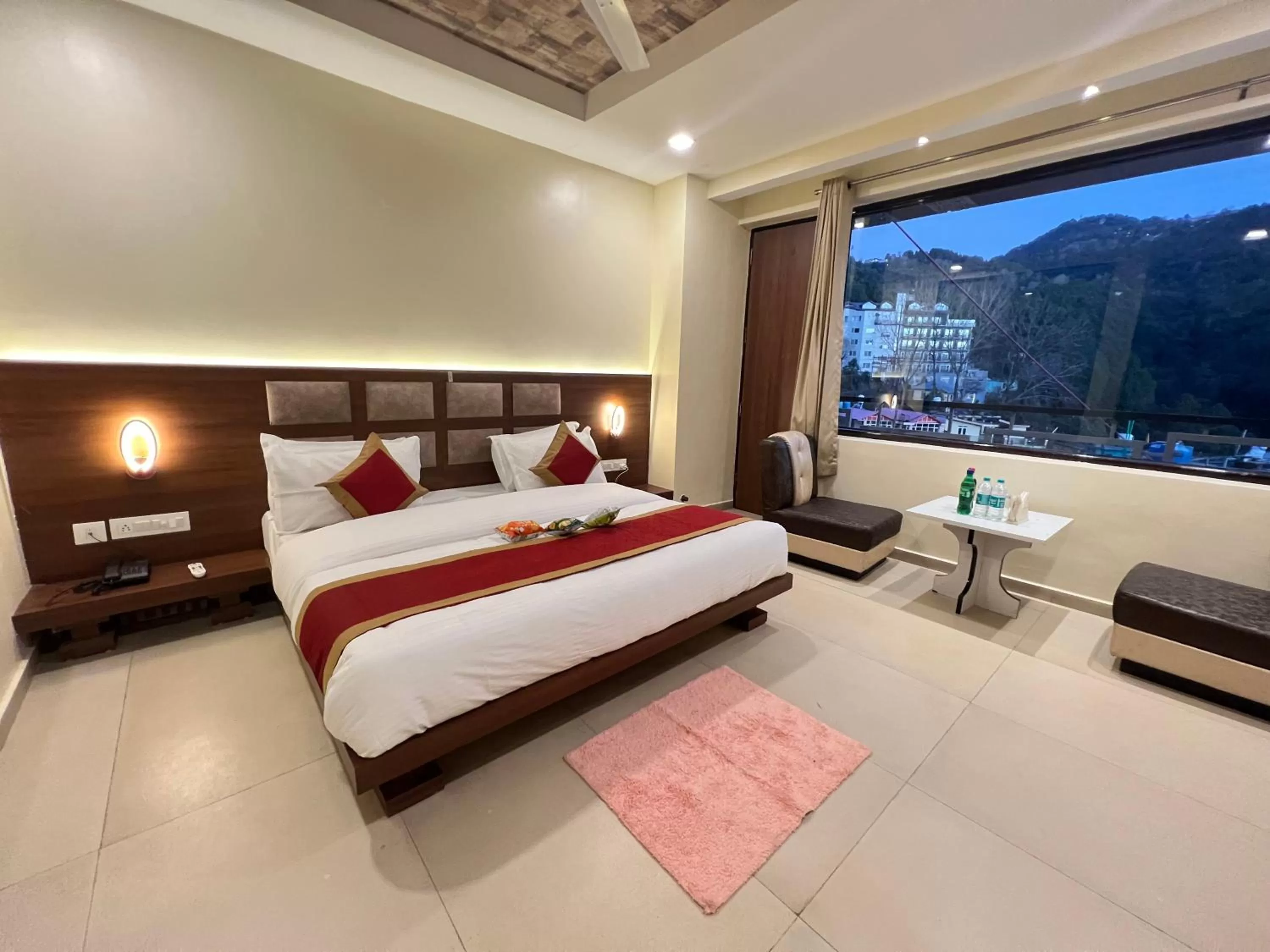 Photo of the whole room in Hotel White Orchid Dalhausie