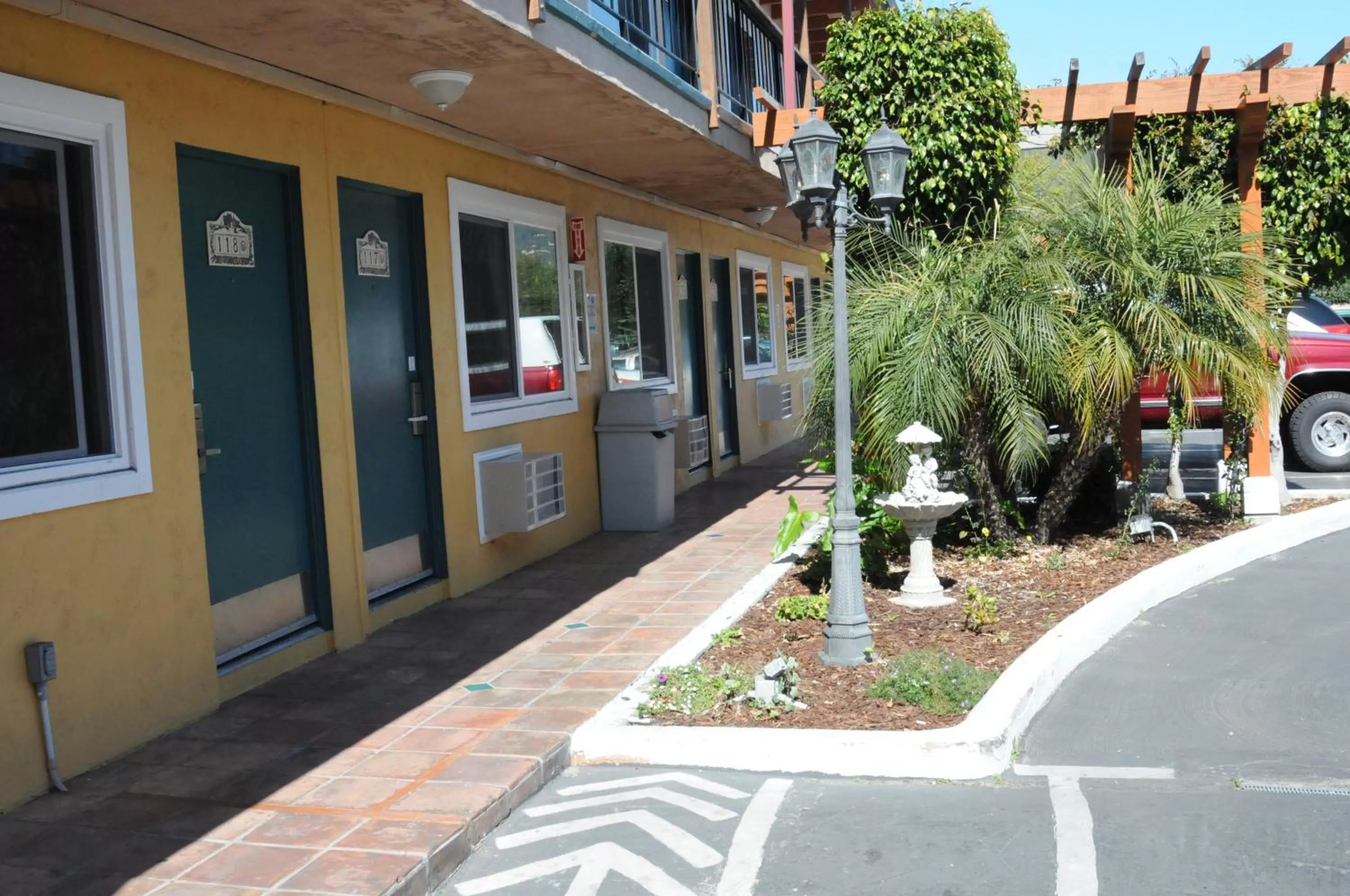 Facade/entrance in Sandyland Reef Inn