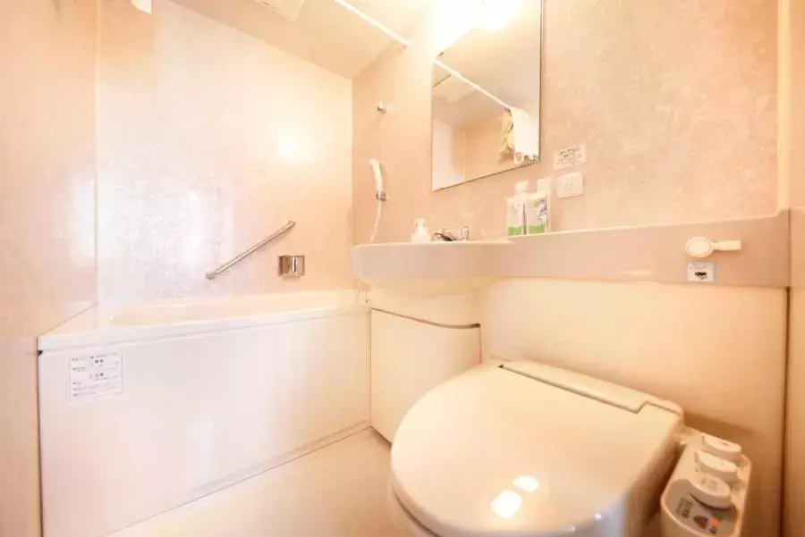 Photo of the whole room, Bathroom in Central Hotel Yokosuka