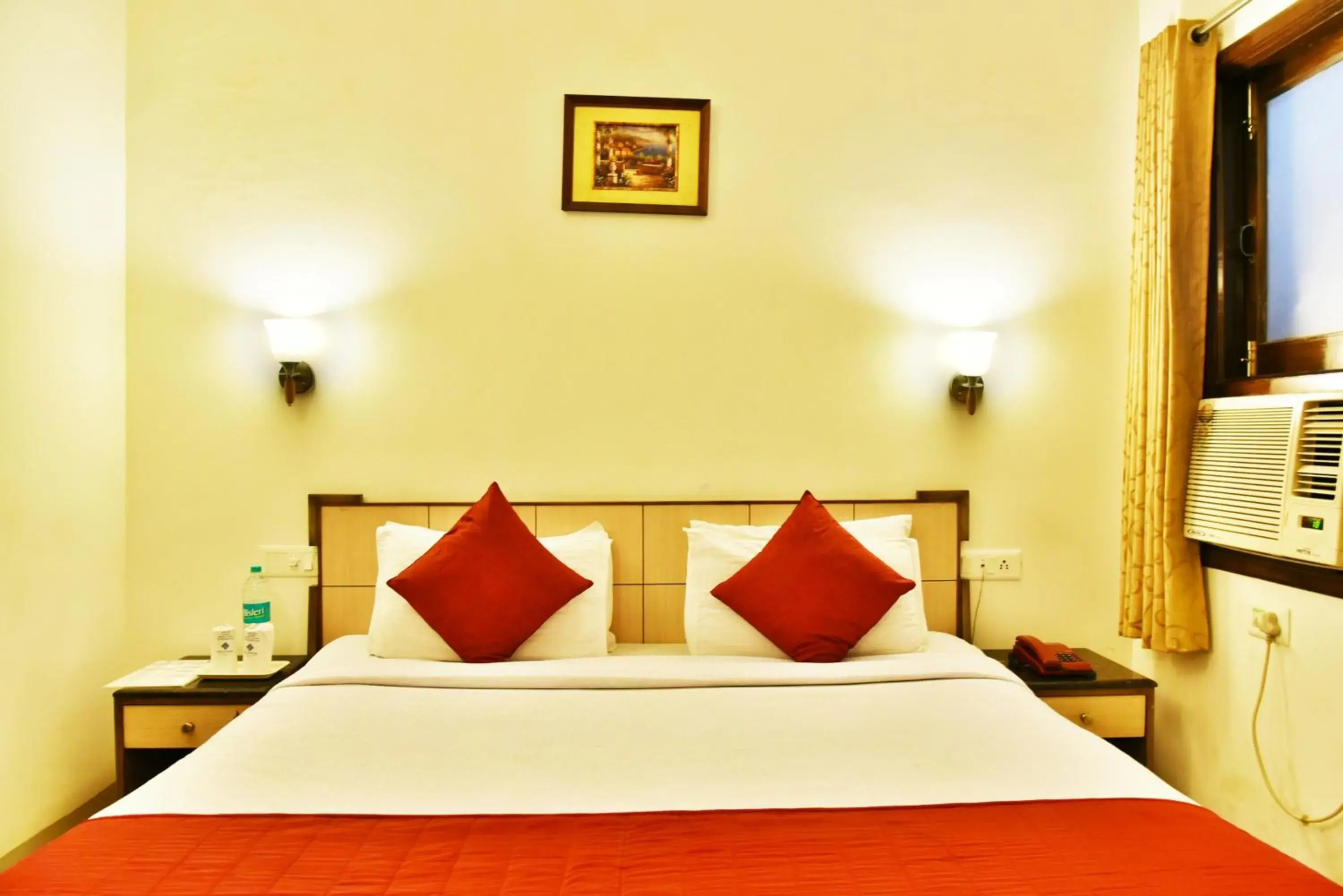 Bedroom, Room Photo in Hotel Sapphire Opposite Golden Temple
