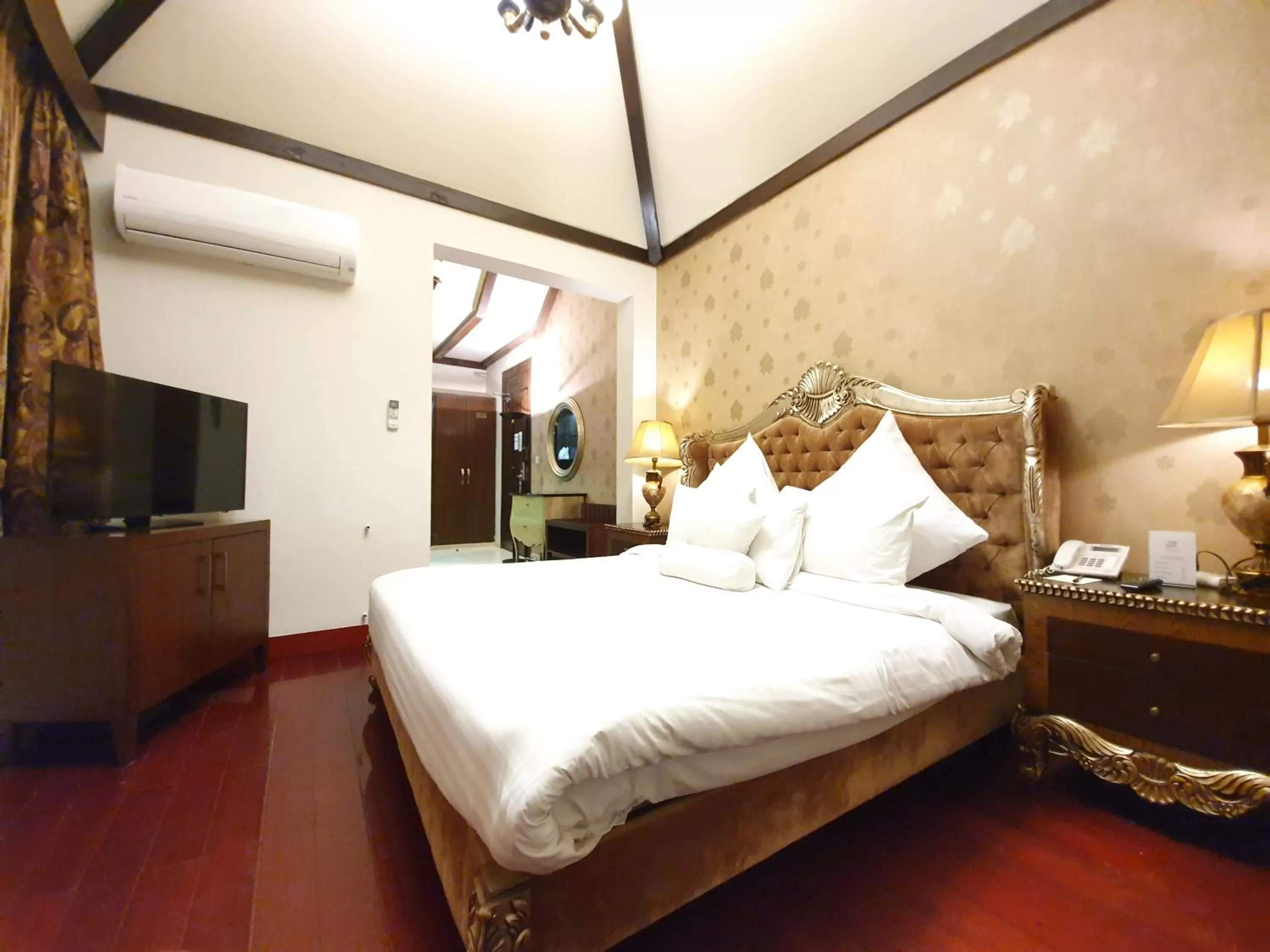 Bed in S Chalet Islamabad