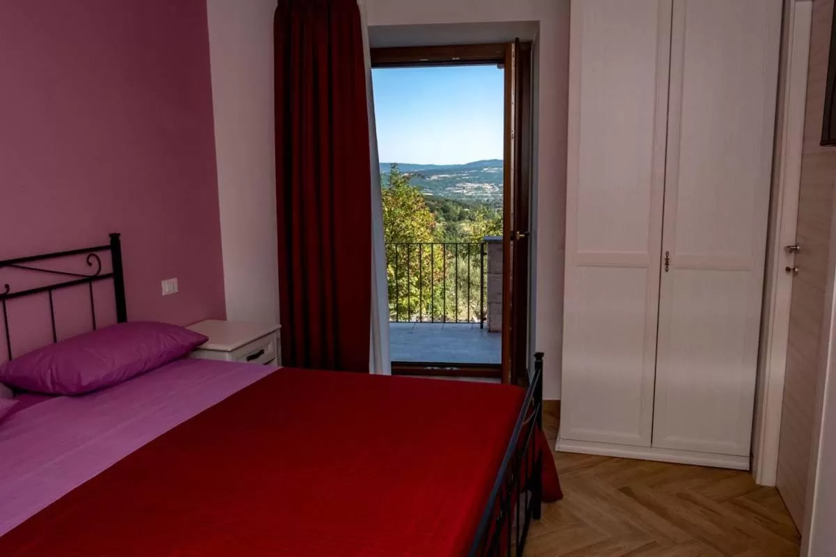 Photo of the whole room, Bed in IL MASCHERONE