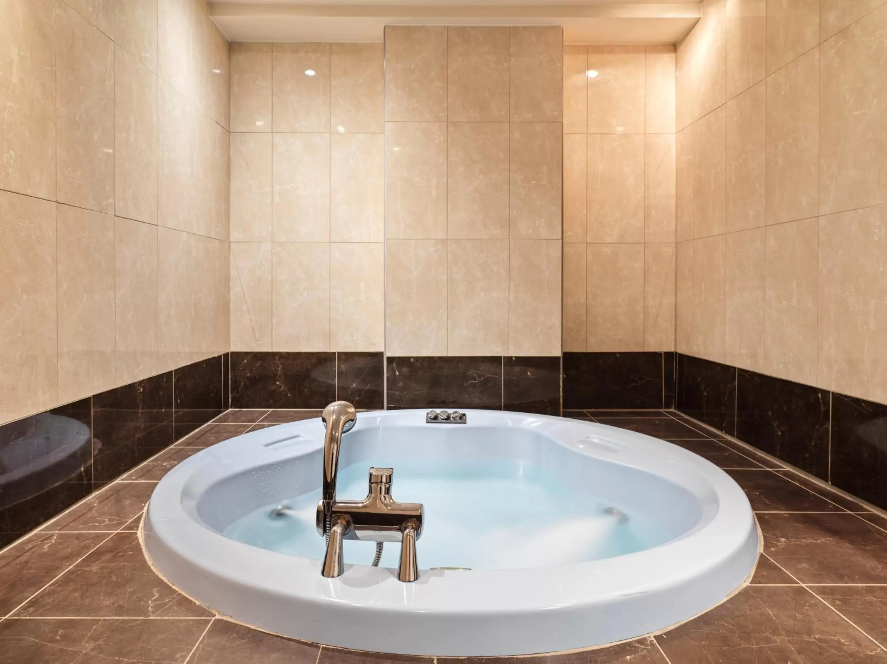 Hot Tub, Bathroom in Leonardo Plaza Cypria Maris Beach Hotel & Spa