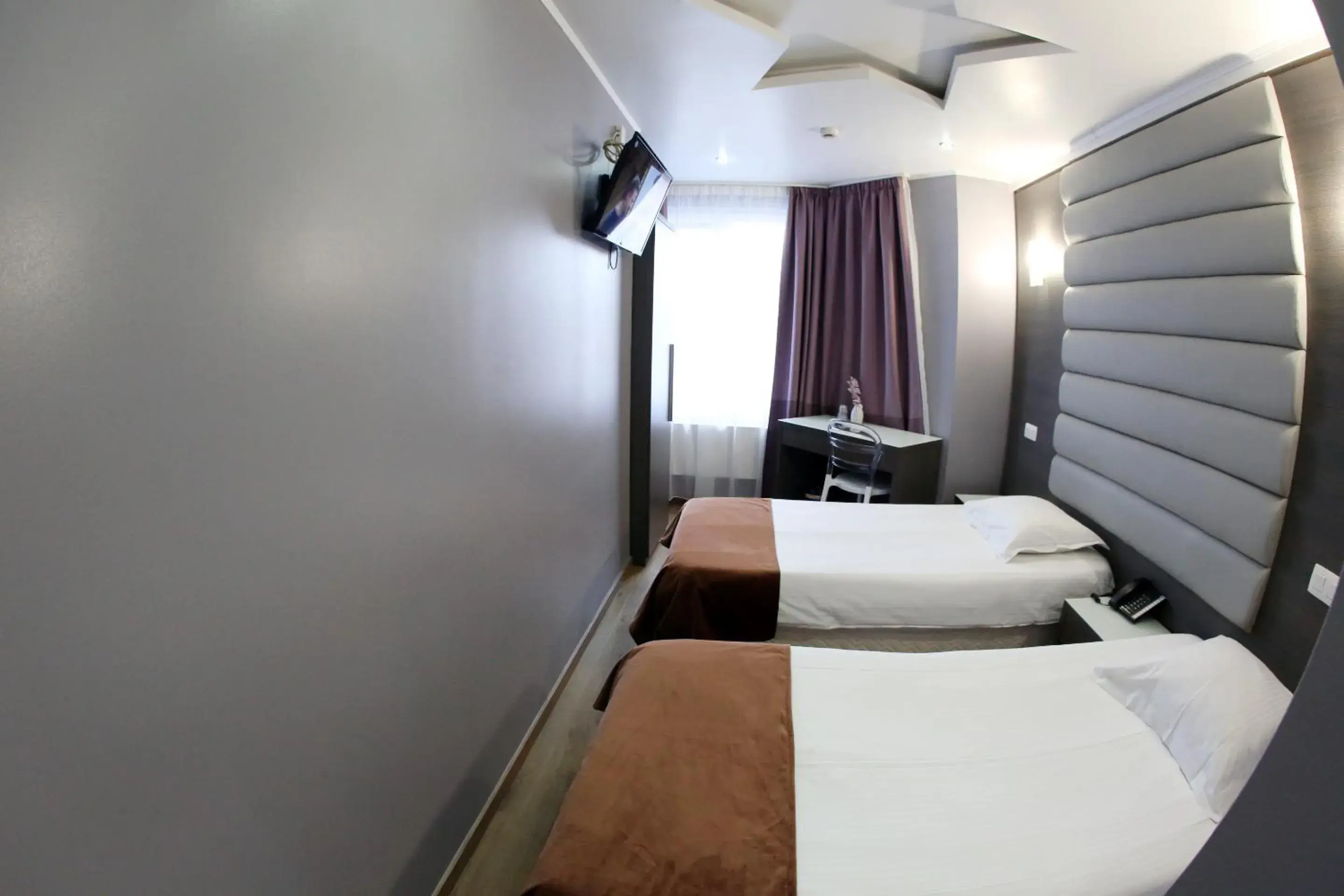 Bedroom, Bed in Hotel Phenix
