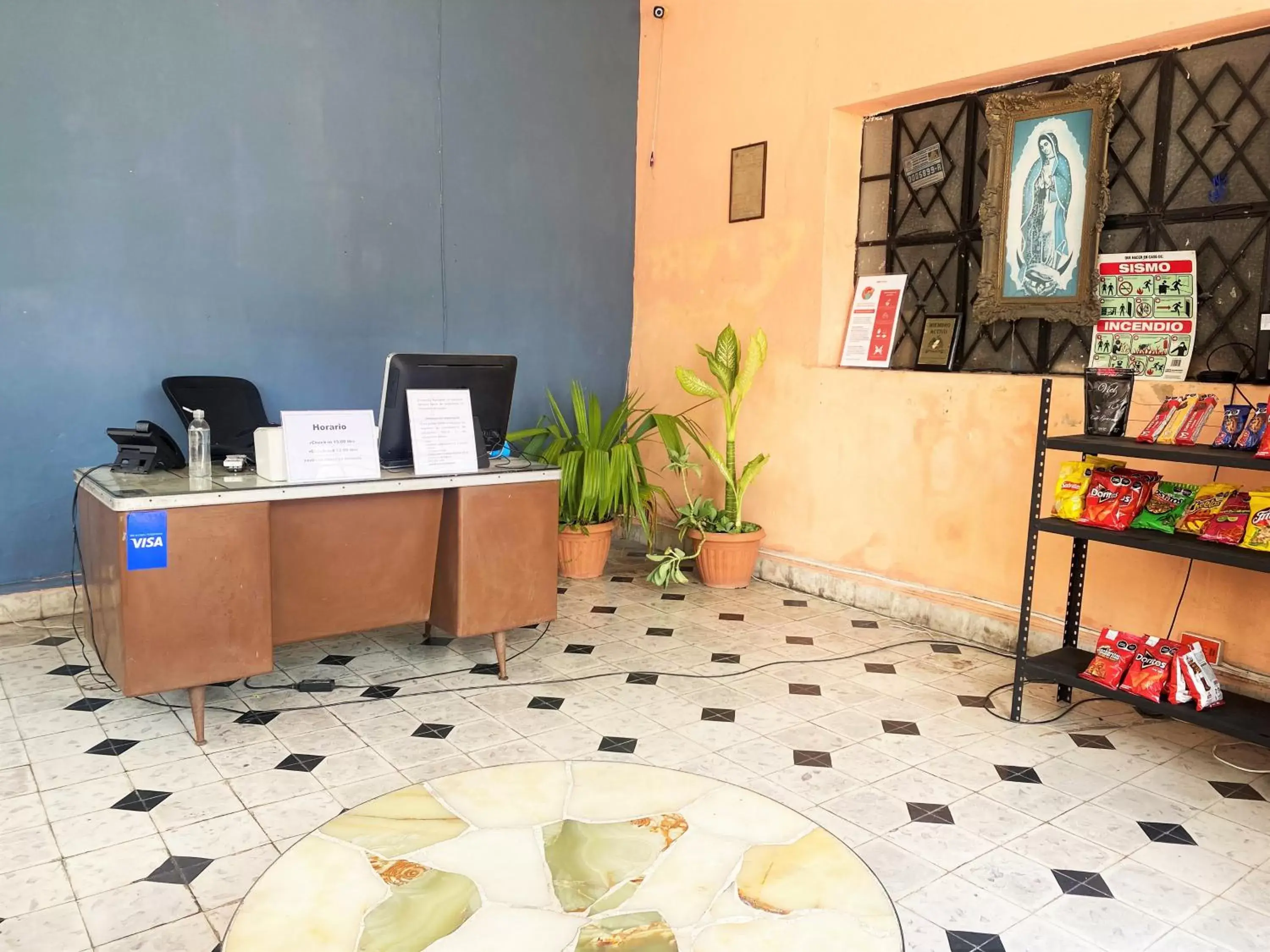 Lobby or reception, Lobby/Reception in OYO Posada Espinosa, Mérida, Parque de Santa Ana