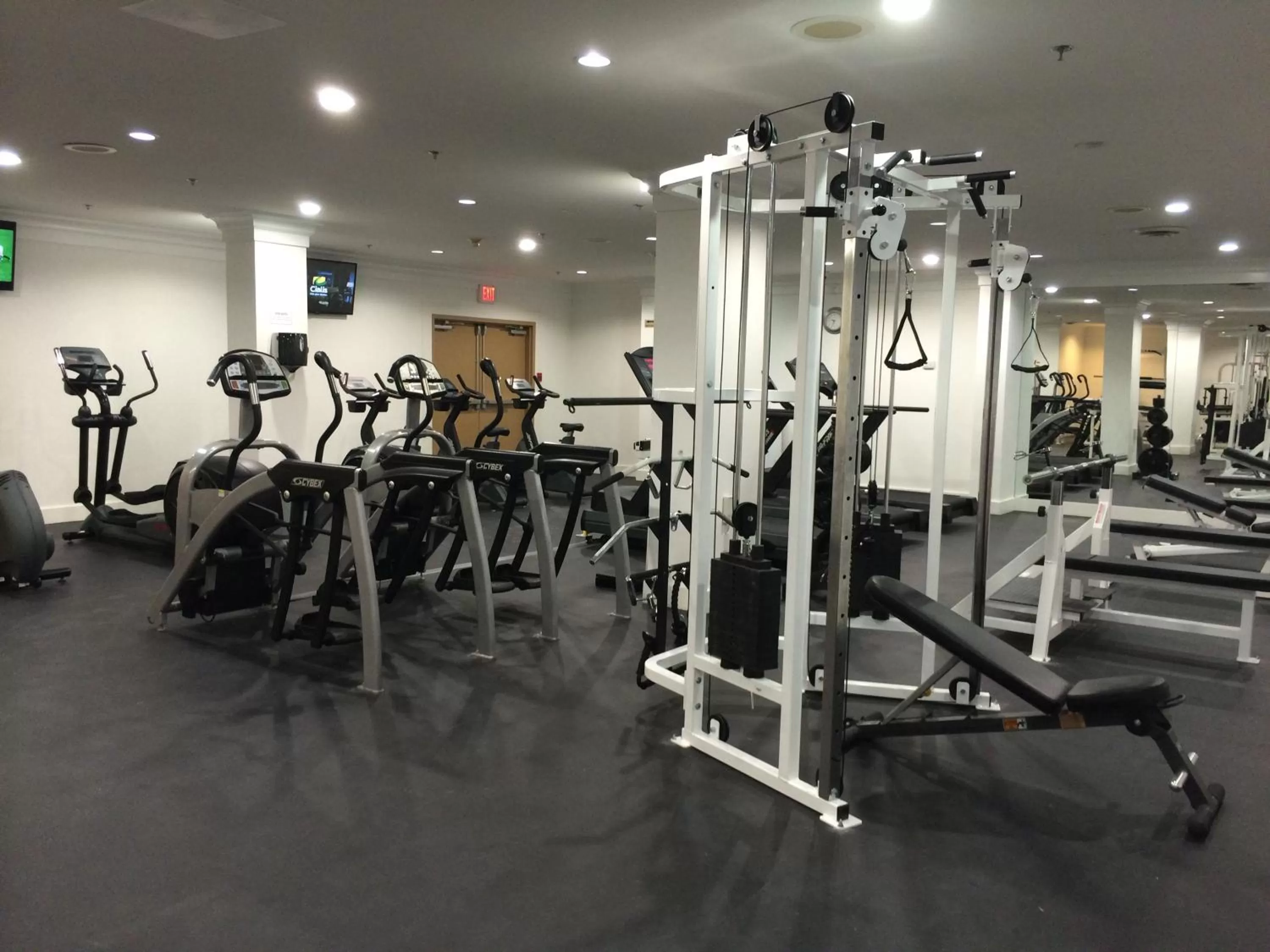 Fitness centre/facilities in Century Plaza Hotel