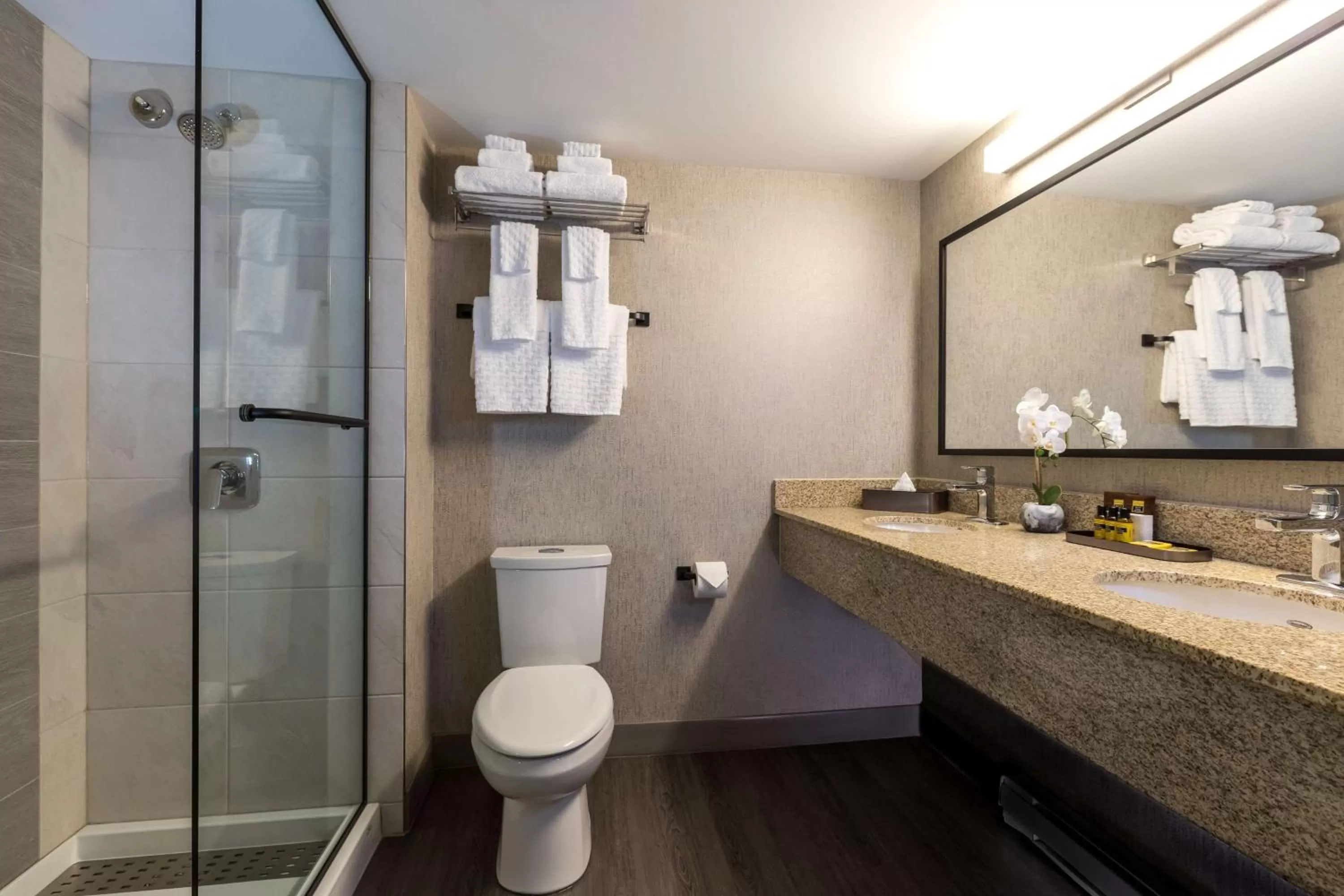 Bathroom in Best Western Plus Tin Wis Resort