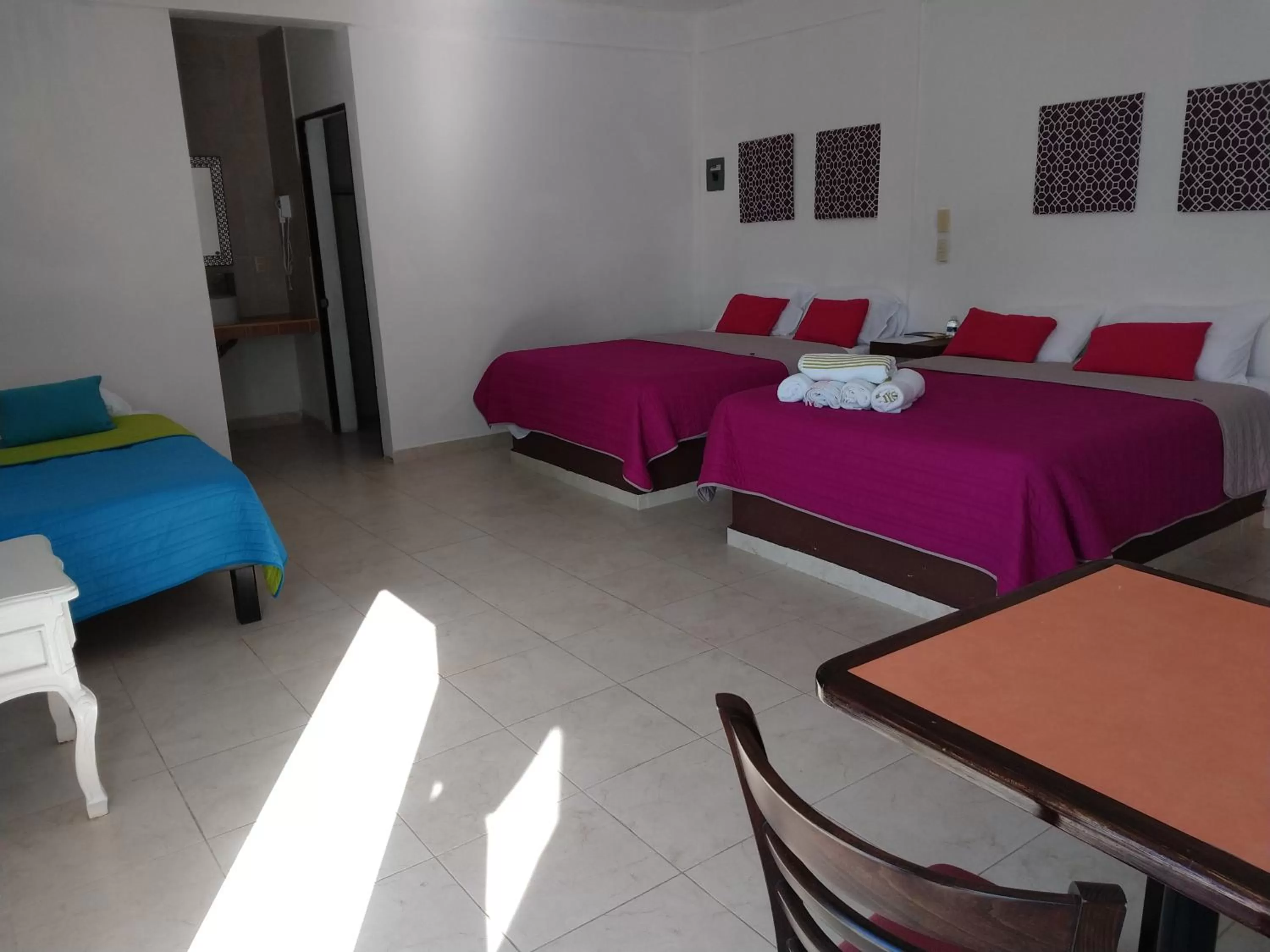 Photo of the whole room in Hotel España