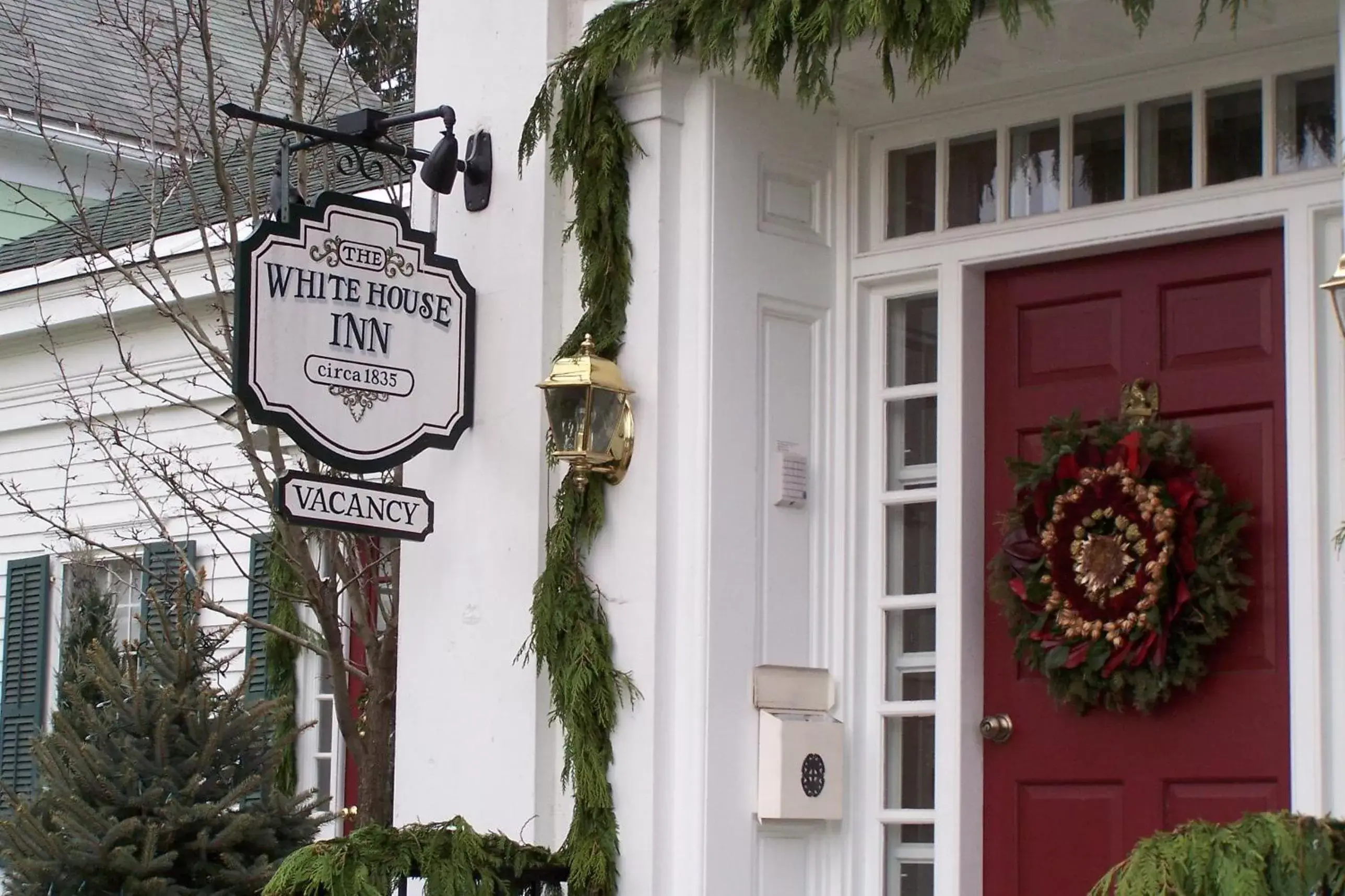 Facade/entrance, Property Logo/Sign in The White House Inn