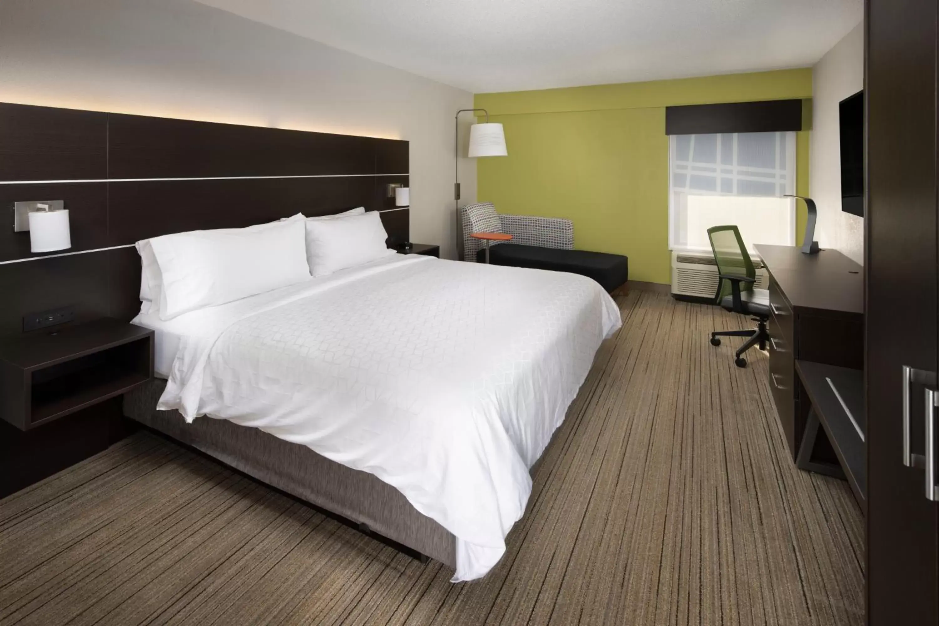 Photo of the whole room, Bed in Holiday Inn Express Middlesboro, an IHG Hotel