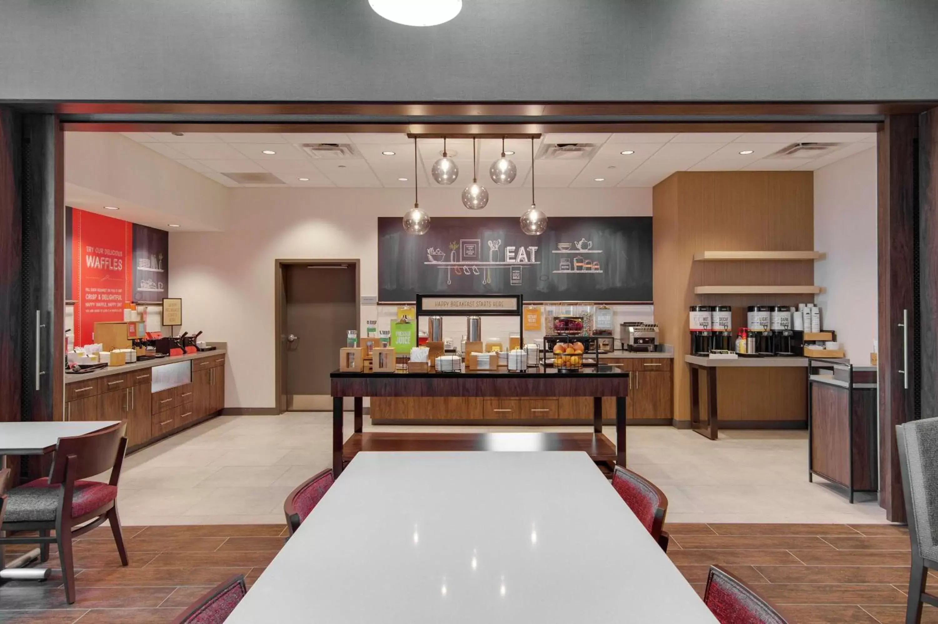 Breakfast in Hampton Inn & Suites by Hilton Nashville North Skyline Breakfast in Hampton Inn & Suites by Hilton Nashville North Skyline