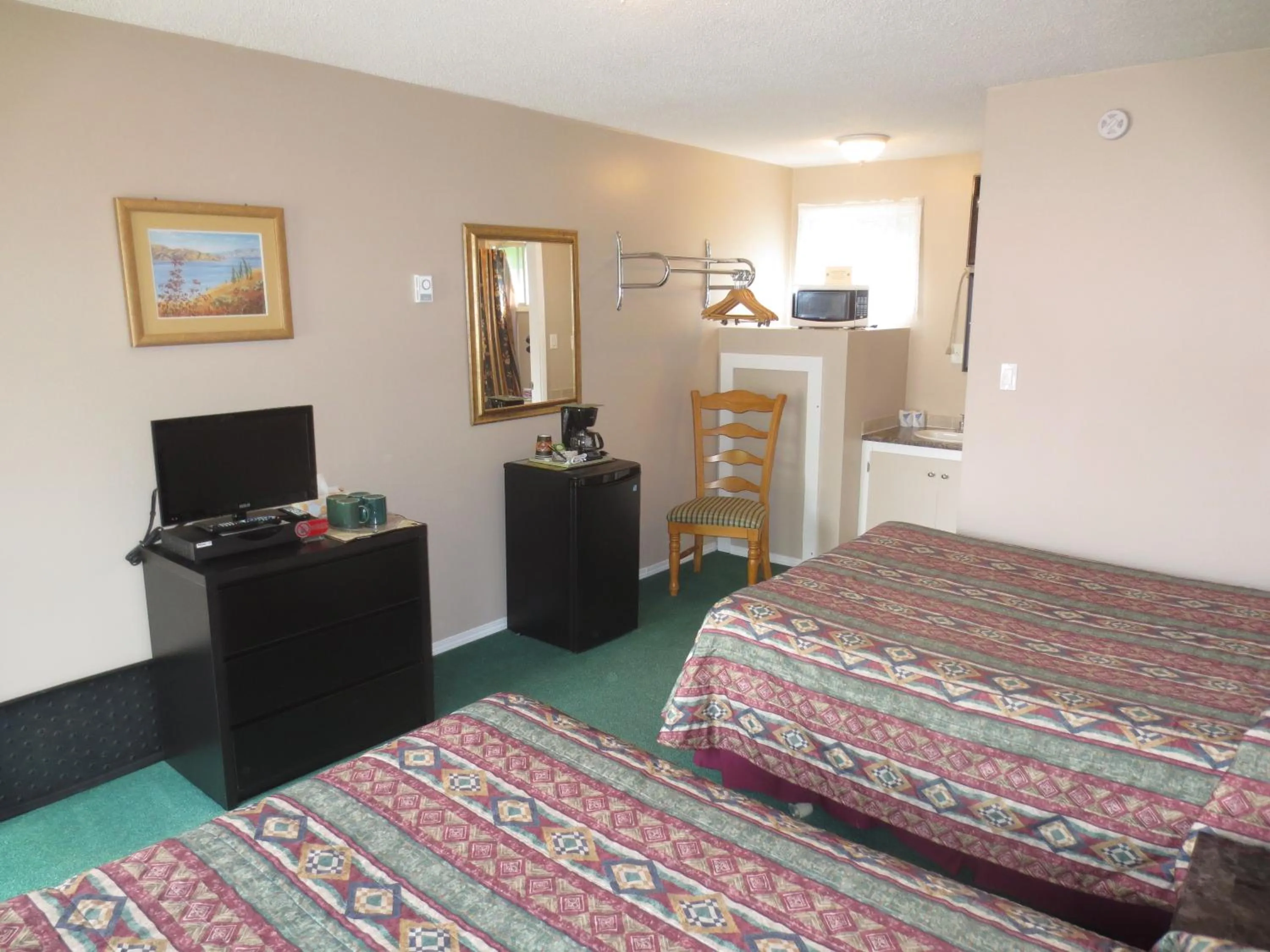 Bedroom, Bed in Overlander Motel