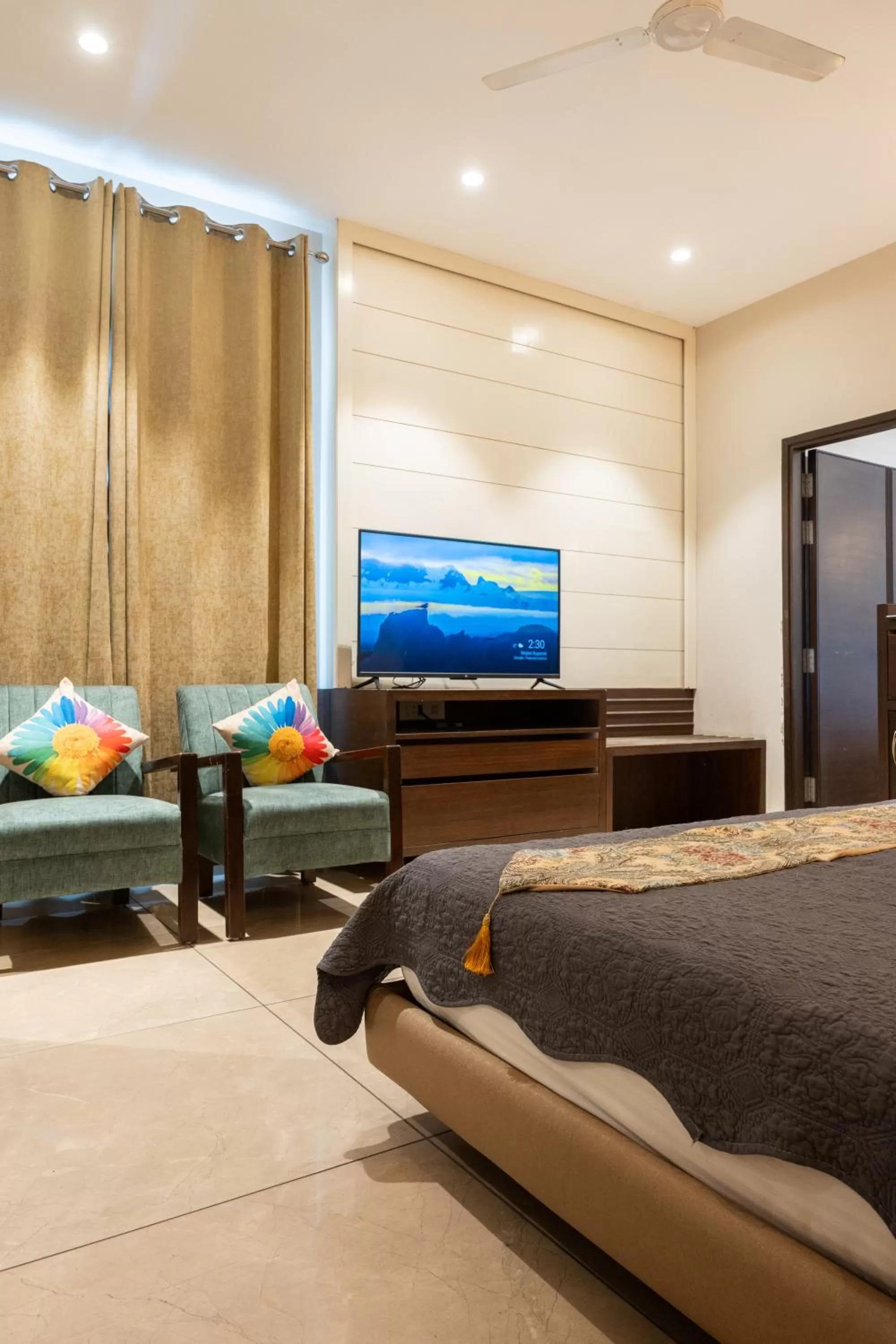 Bed in Hotel Kasauli Regency Stags Not Allowed