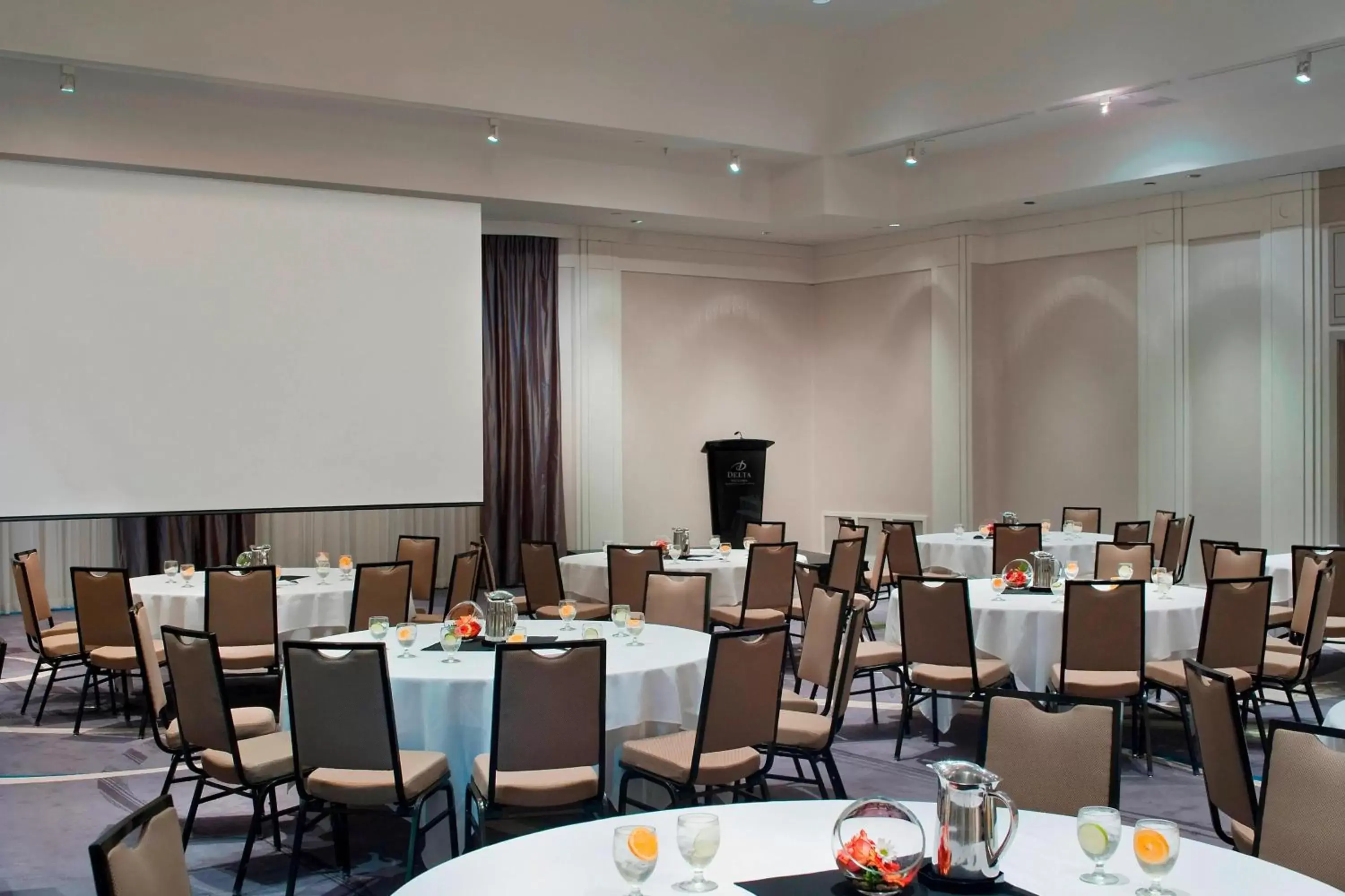 Meeting/conference room, Business Area/Conference Room in Delta Hotels by Marriott Victoria Ocean Pointe Resort