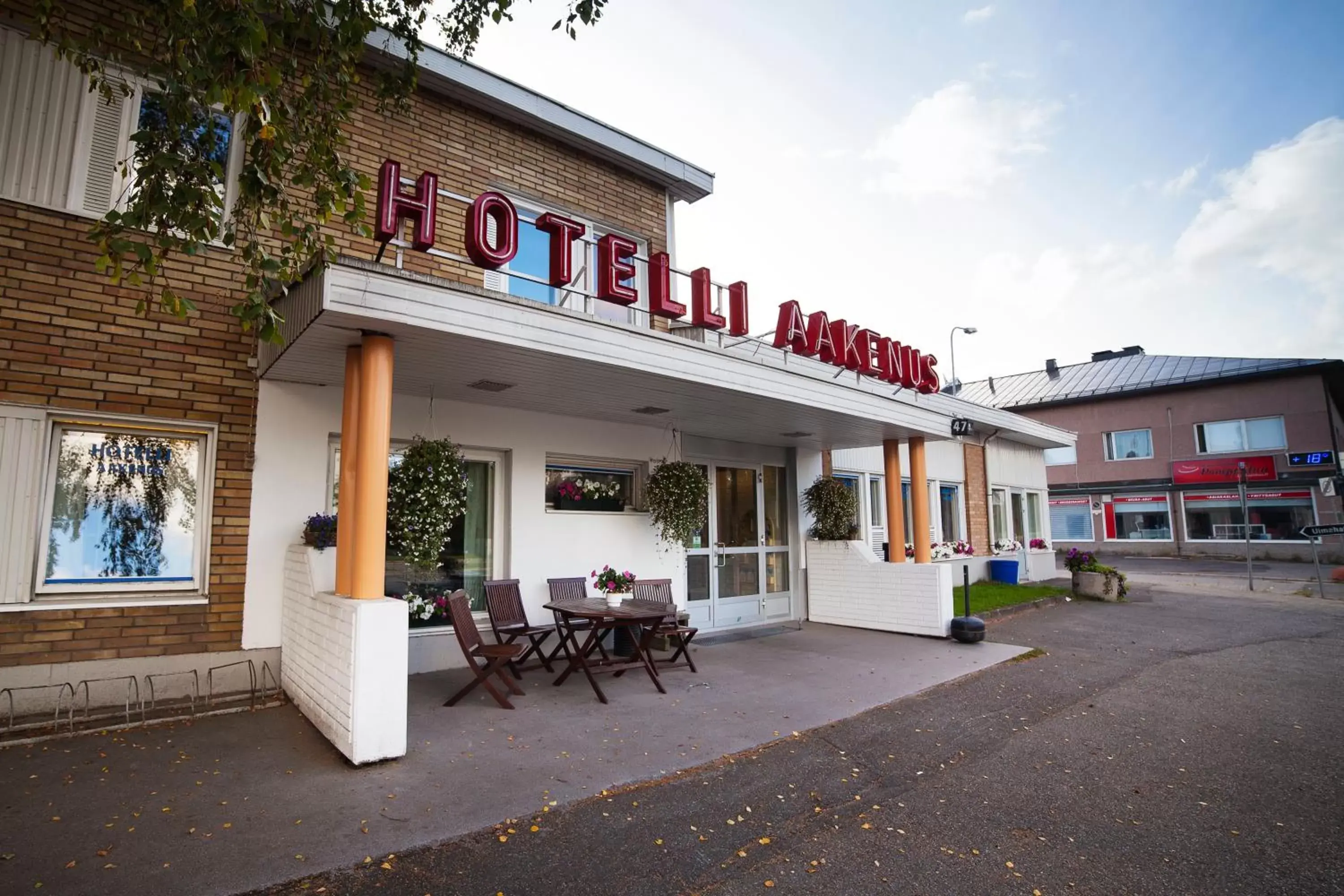 Facade/entrance, Property Building in Hotel Aakenus