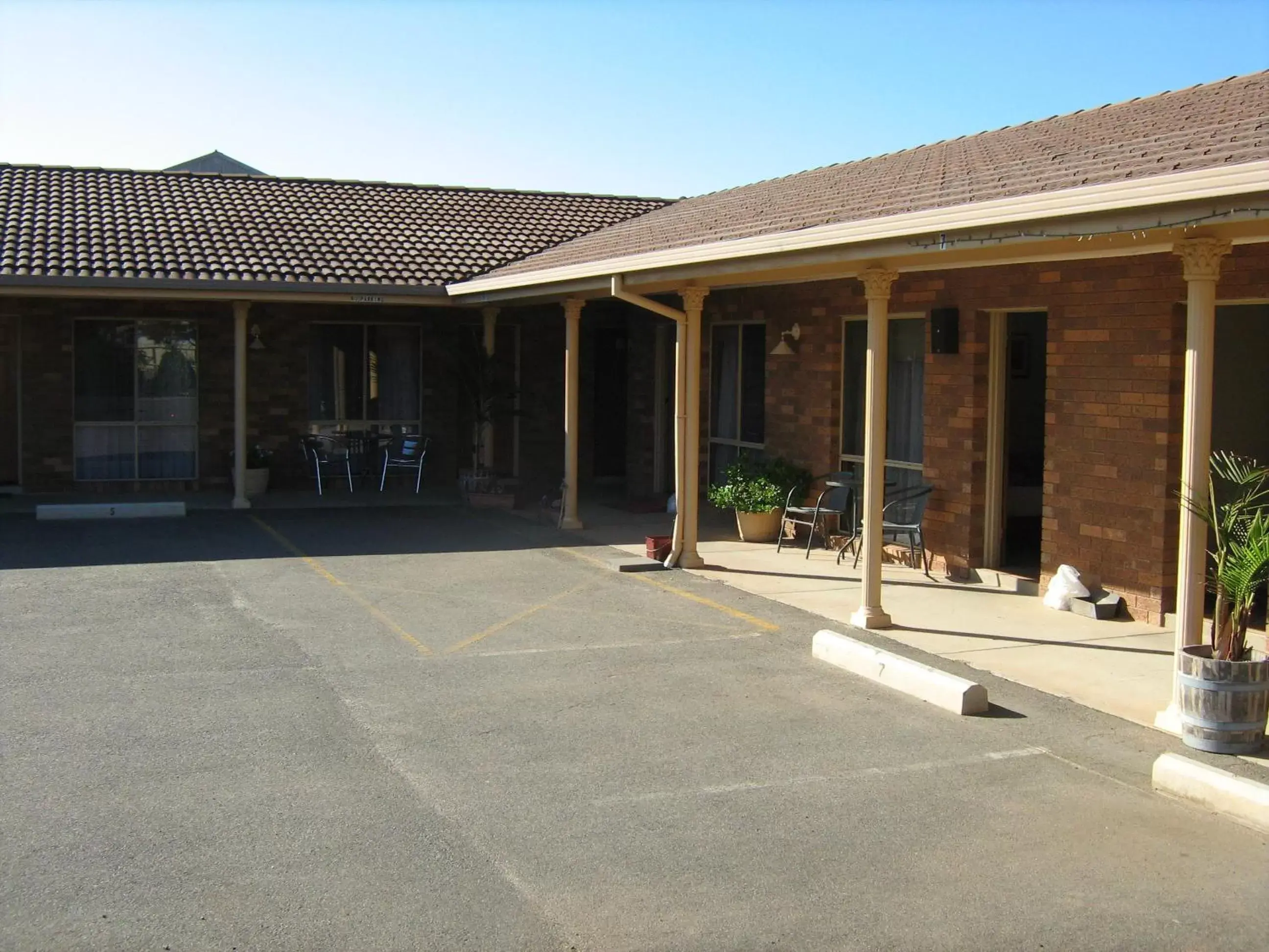 Property Building in Highway Inn Motel