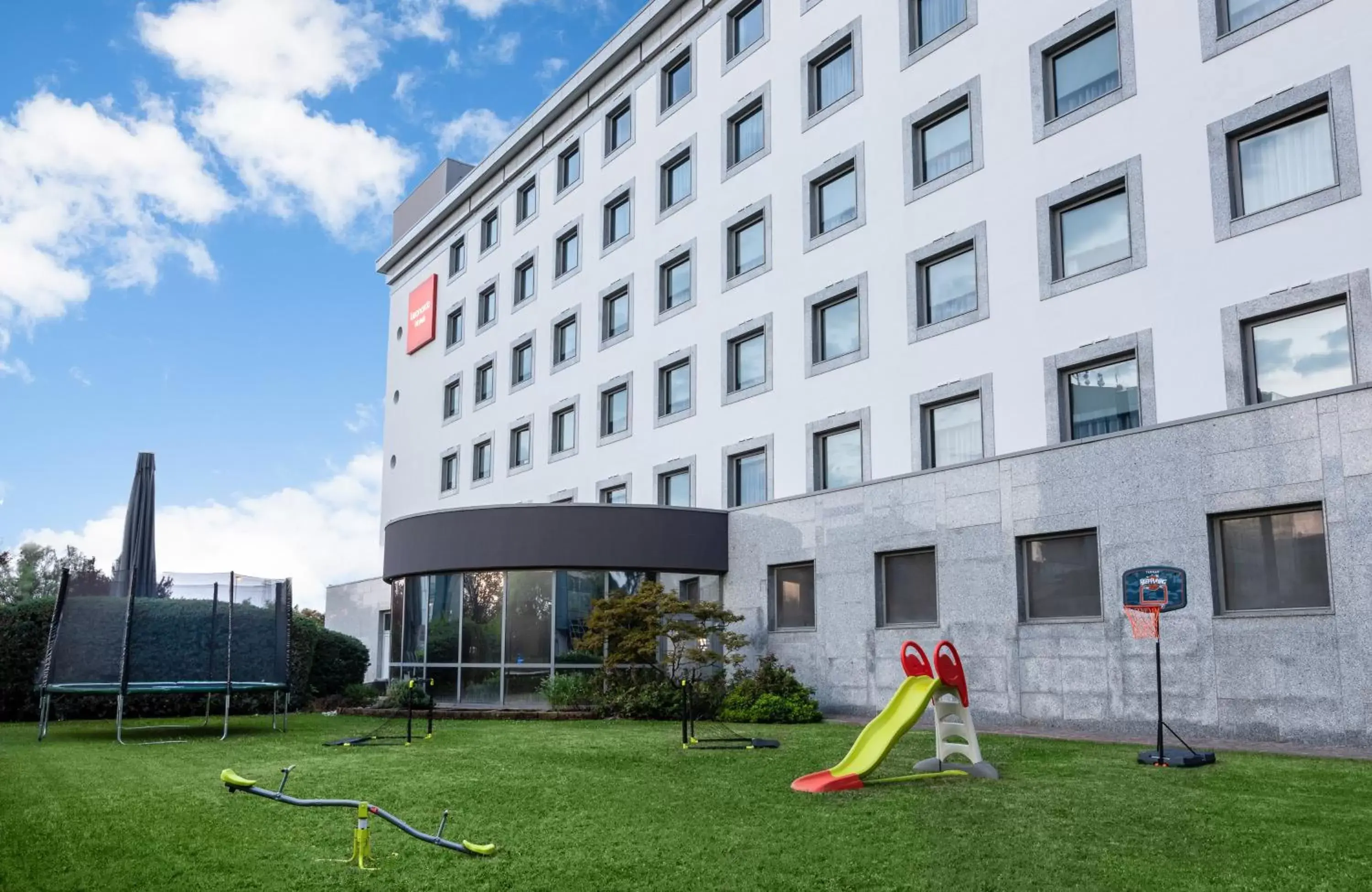 Garden, Property Building in Leonardo Hotel Verona