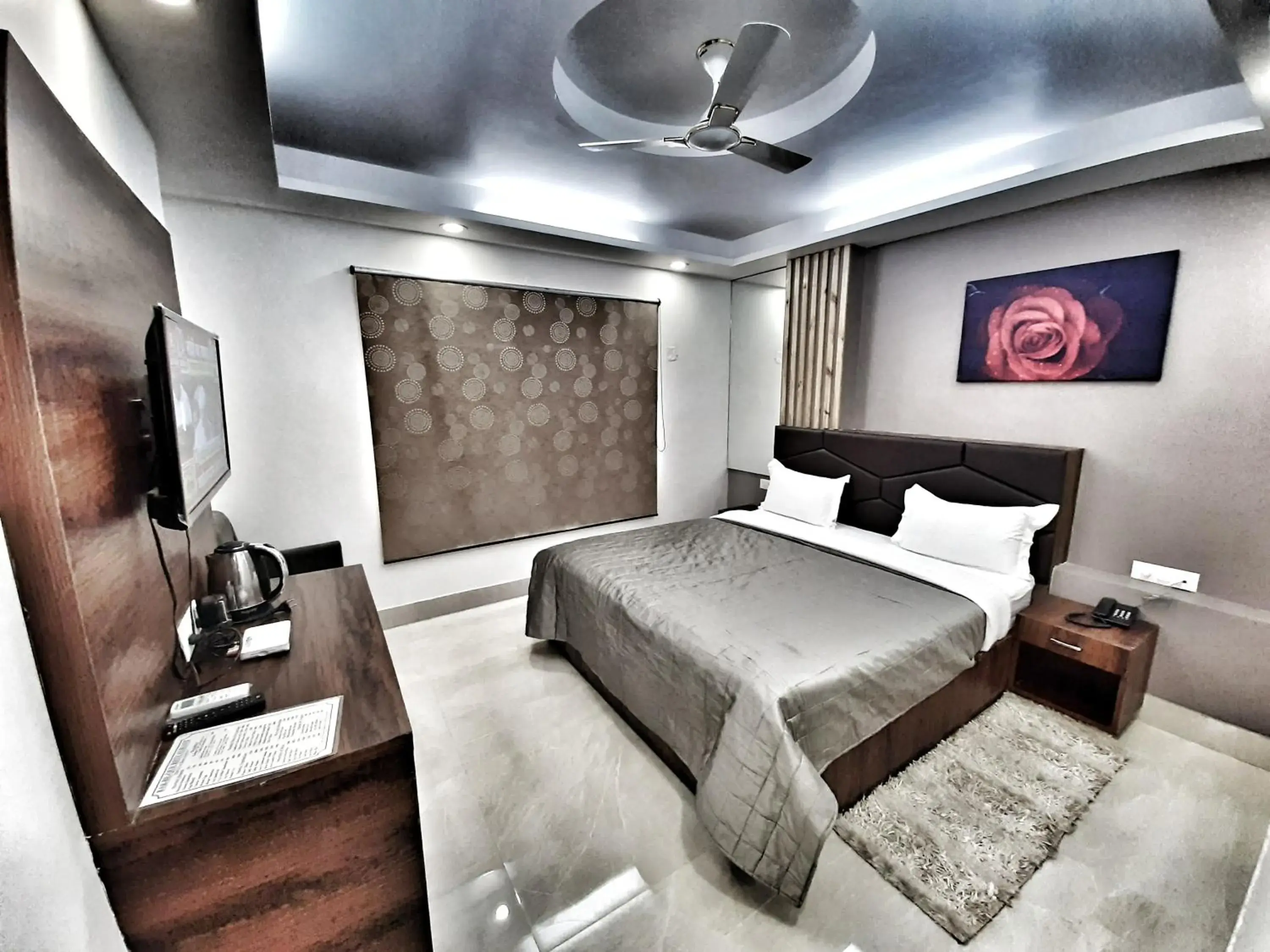 Bed in Hotel Aerocity Purple Orchid