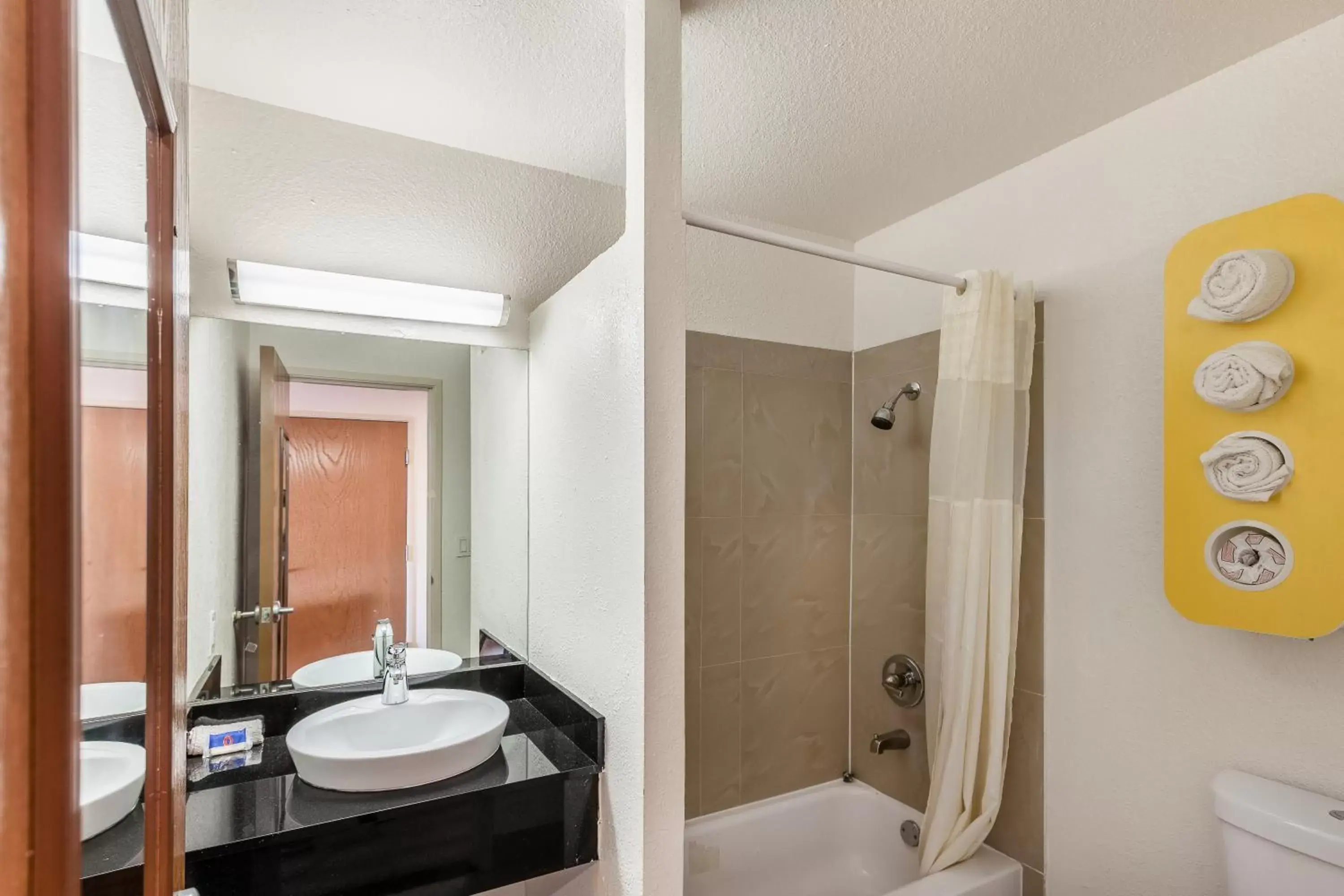 Bathroom in Motel 6-Dallas, TX - South