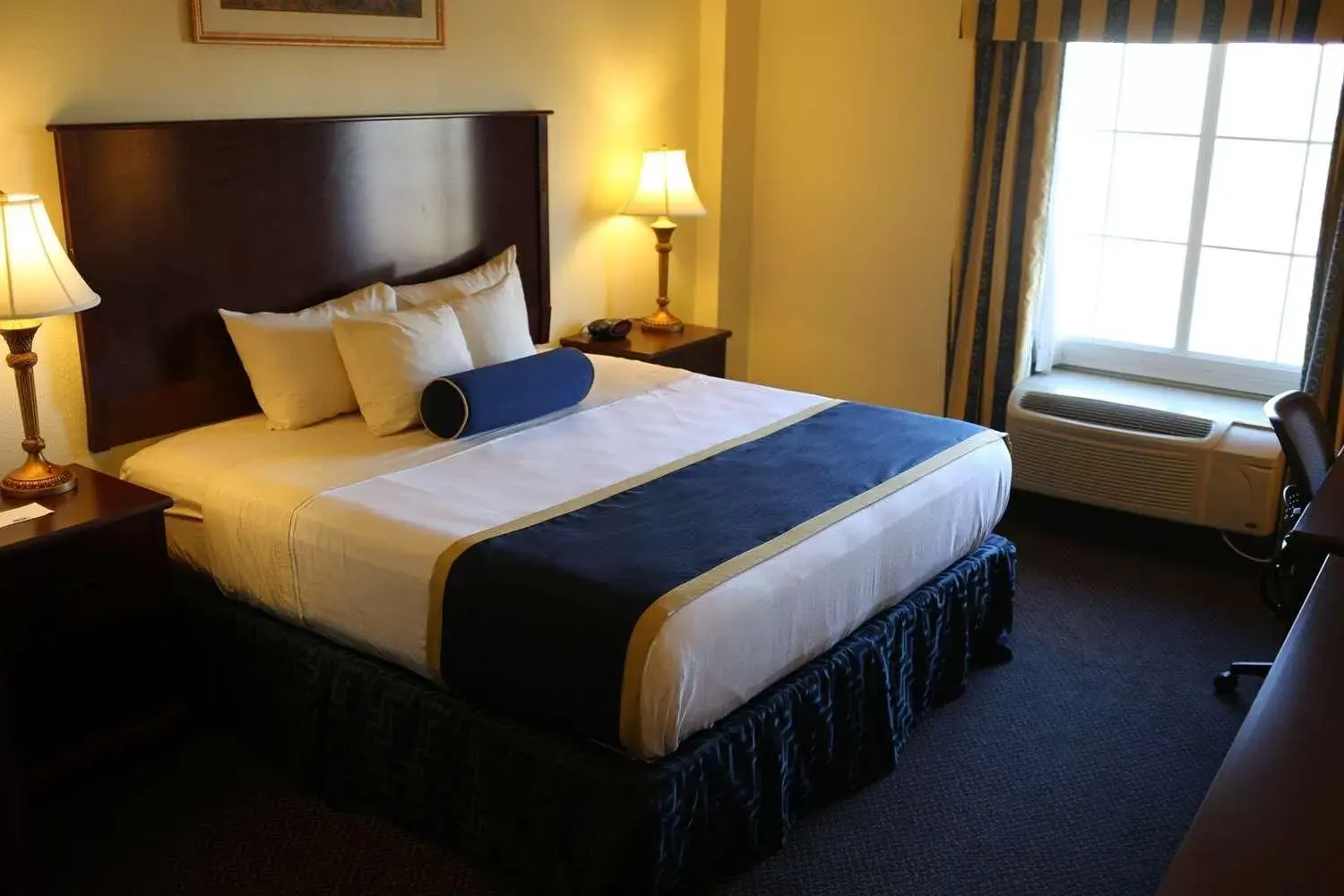 Bedroom, Bed in Best Western Plus Crossroads Inn & Suites