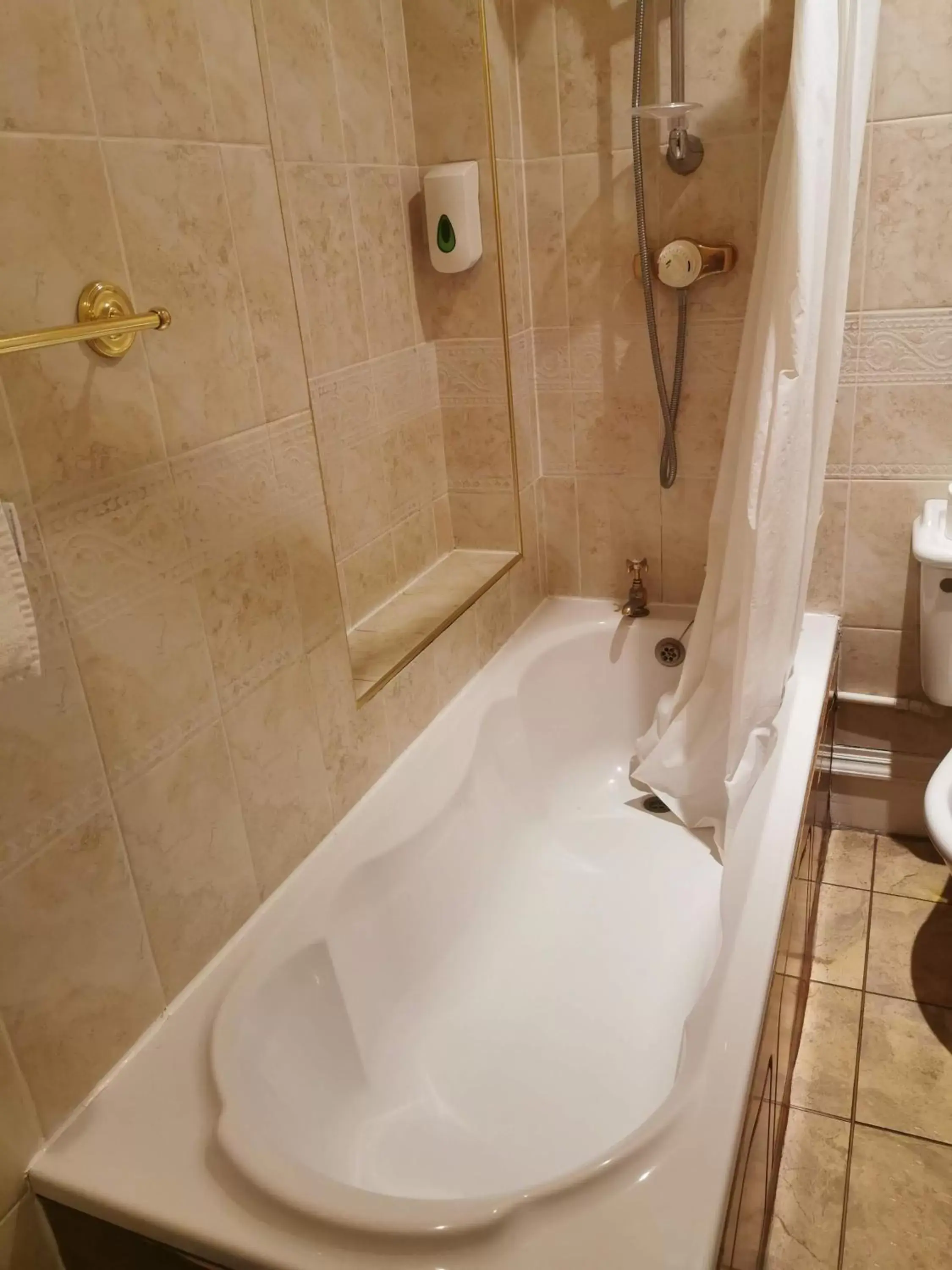 Large Double Room in The Queens Hotel Large Double Room in The Queens Hotel