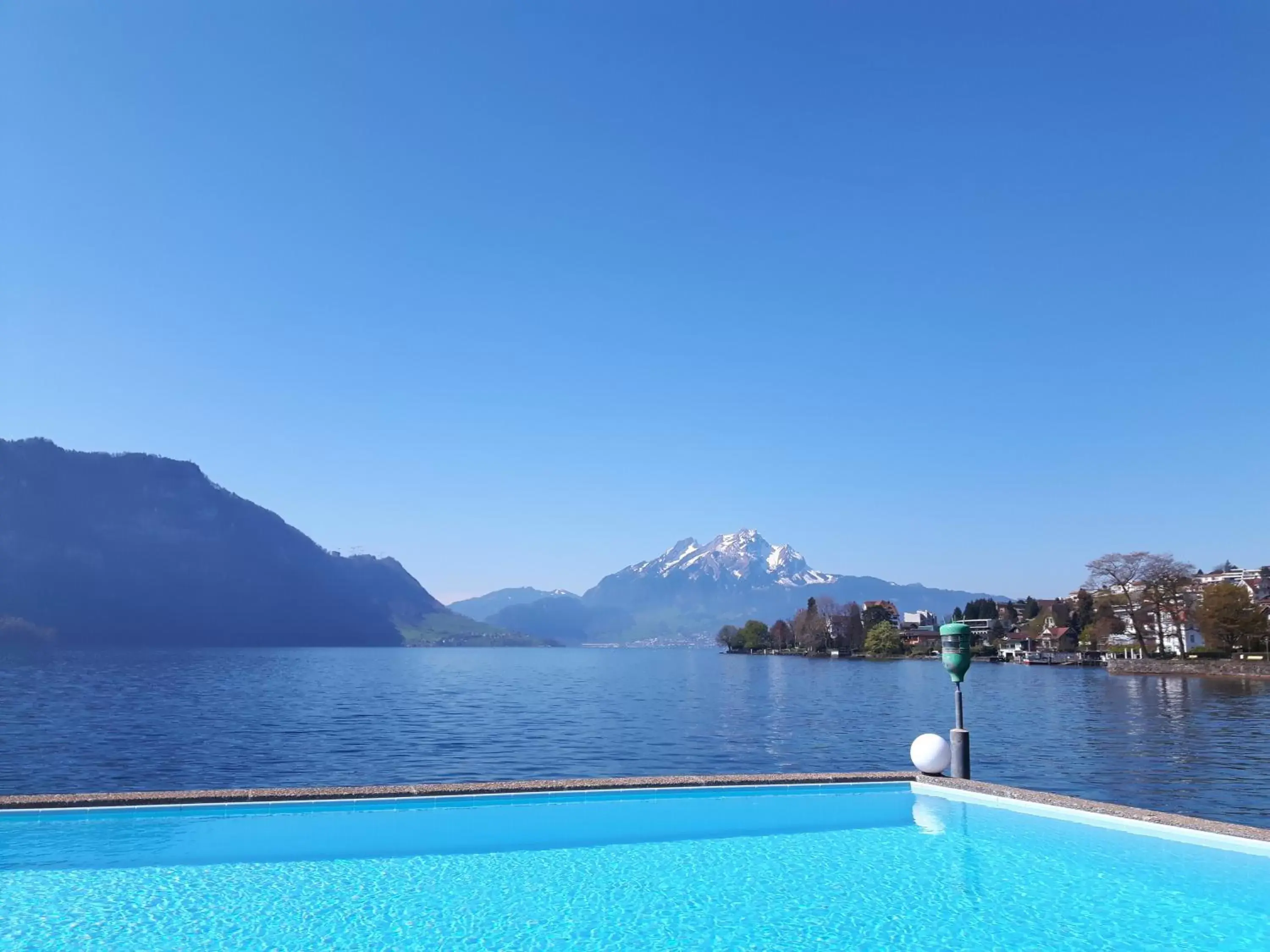 Swimming Pool in Hotel Central Am See - Beau Rivage Collection