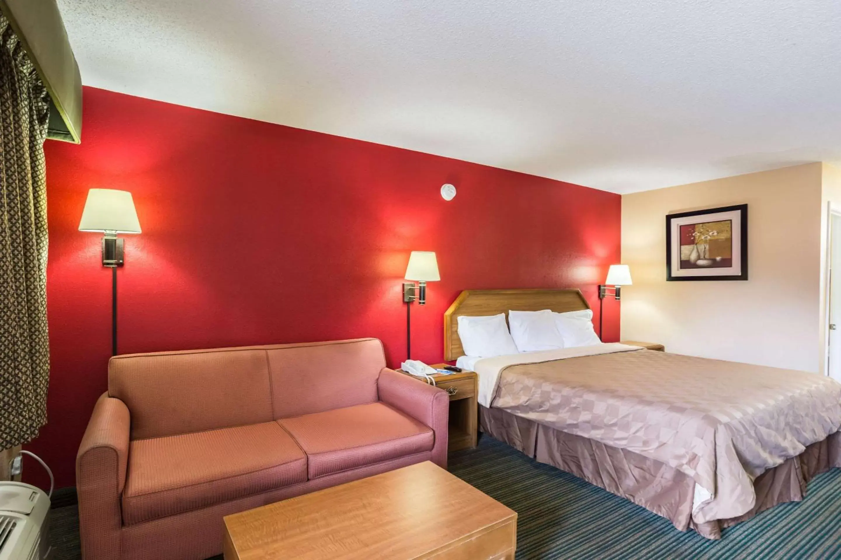 Photo of the whole room, Bed in Rodeway Inn Hazlehurst