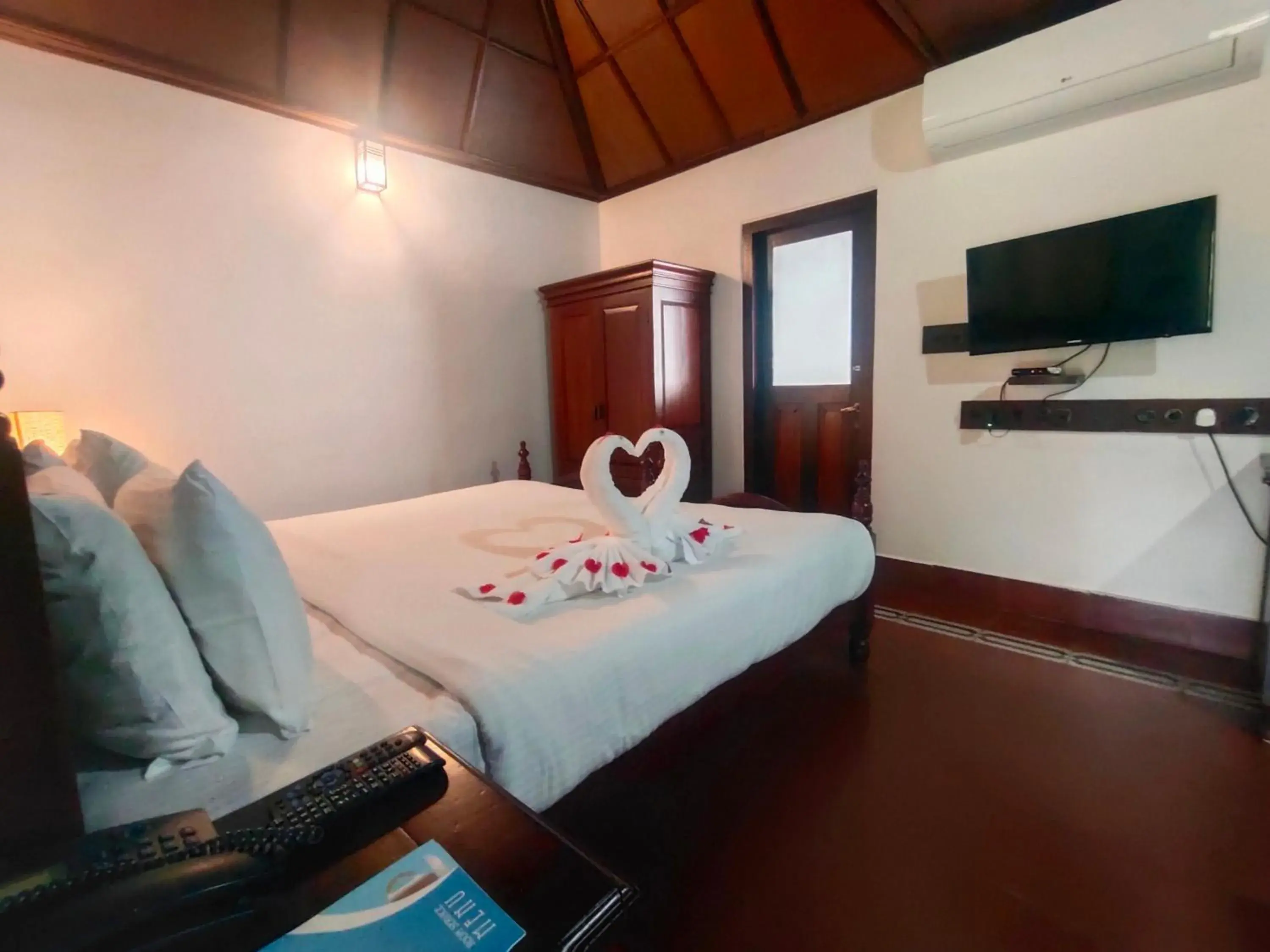 Bedroom, Bed in The Travancore Heritage Beach Resort