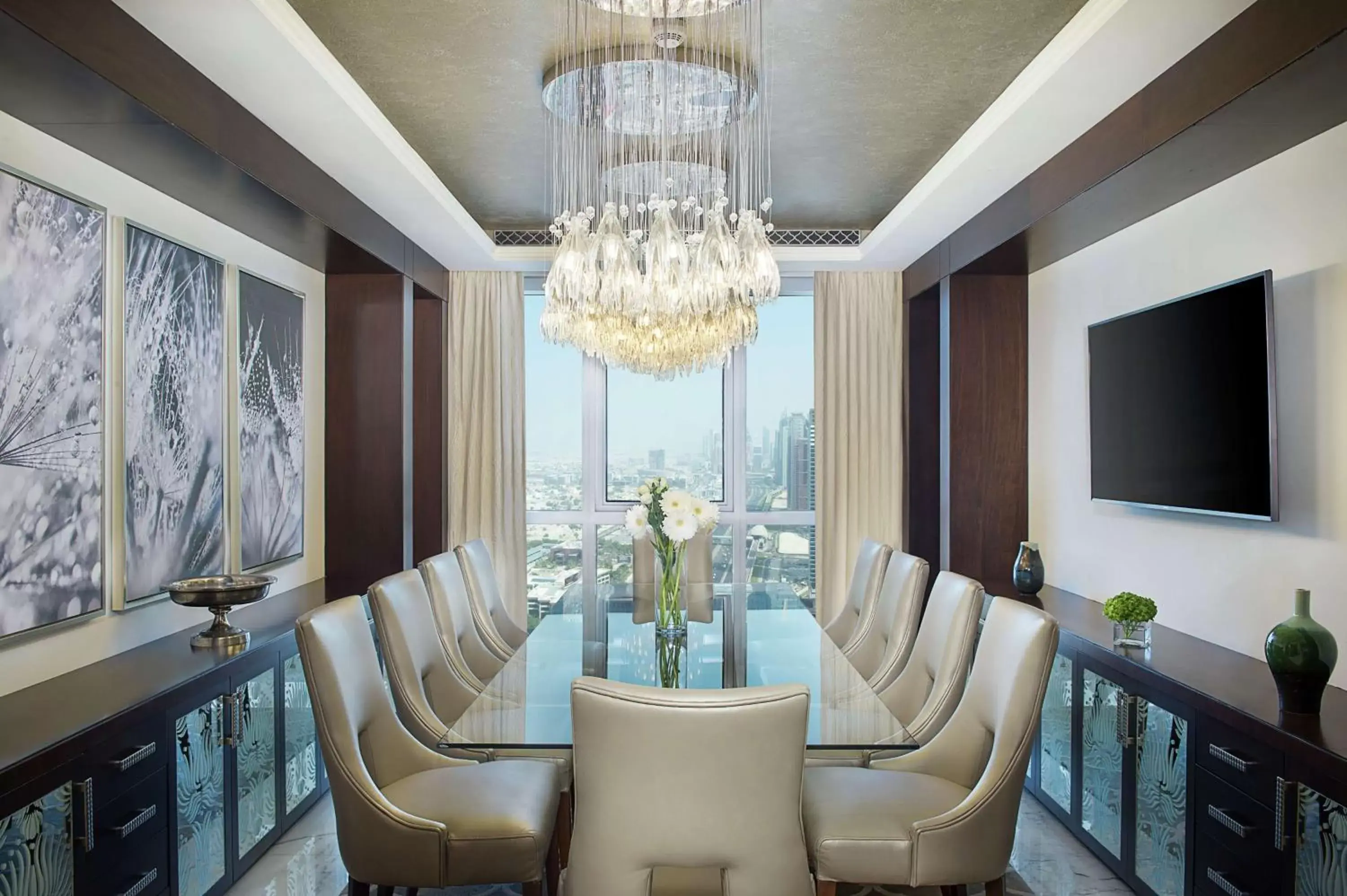 Bedroom, Restaurant/Places to Eat in Hilton Dubai Al Habtoor City